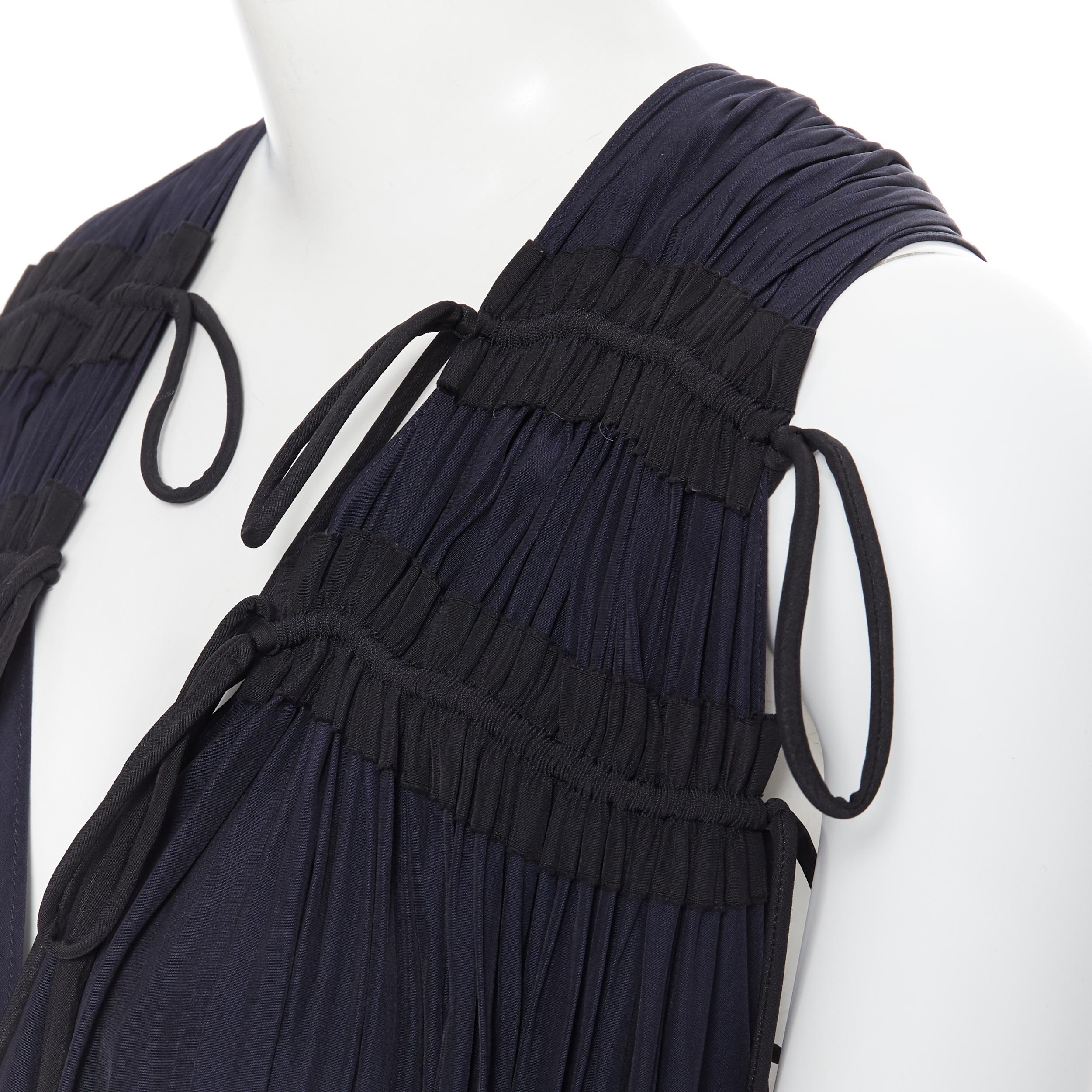 new LANVIN Elbaz midnight blue black pleated tie detail maxi dress FR34 XS
Brand: Lanvin
Designer: Alber Elbaz
Model Name / Style: Gown
Material: Polyester
Color: Navy, black
Pattern: Solid
Extra Detail: V-neck. Gold-tone hardware. Ruched detailing.
