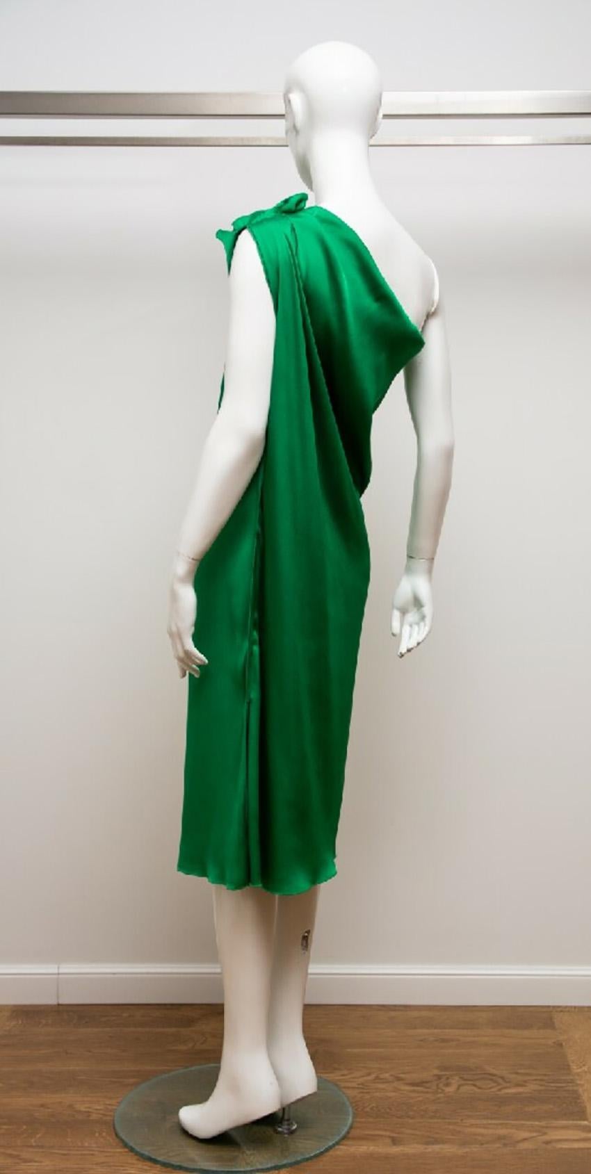 New LANVIN GREEN SILK ONE SHOULDER DRESS FR 40 - 8 In New Condition In Montgomery, TX