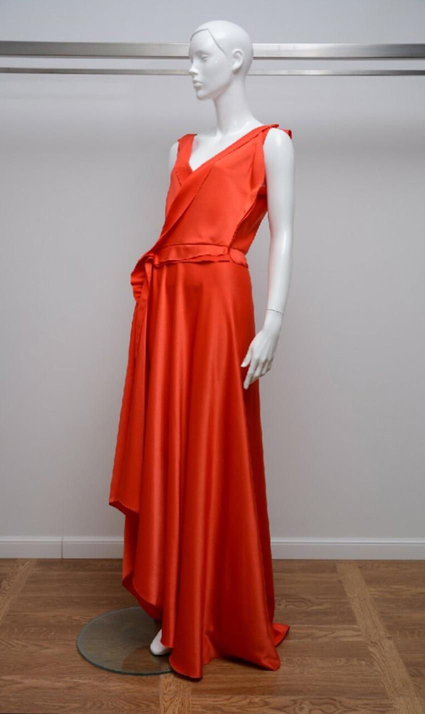 LANVIN


Red evening Long Dress


FR  Size 38 - US 6
FR  Size 40 - US 8
FR  Size 42 - US 10

Made in France 
 New, with tags.

 100% authentic guarantee 

       PLEASE VISIT OUR STORE FOR MORE GREAT ITEMS  
os