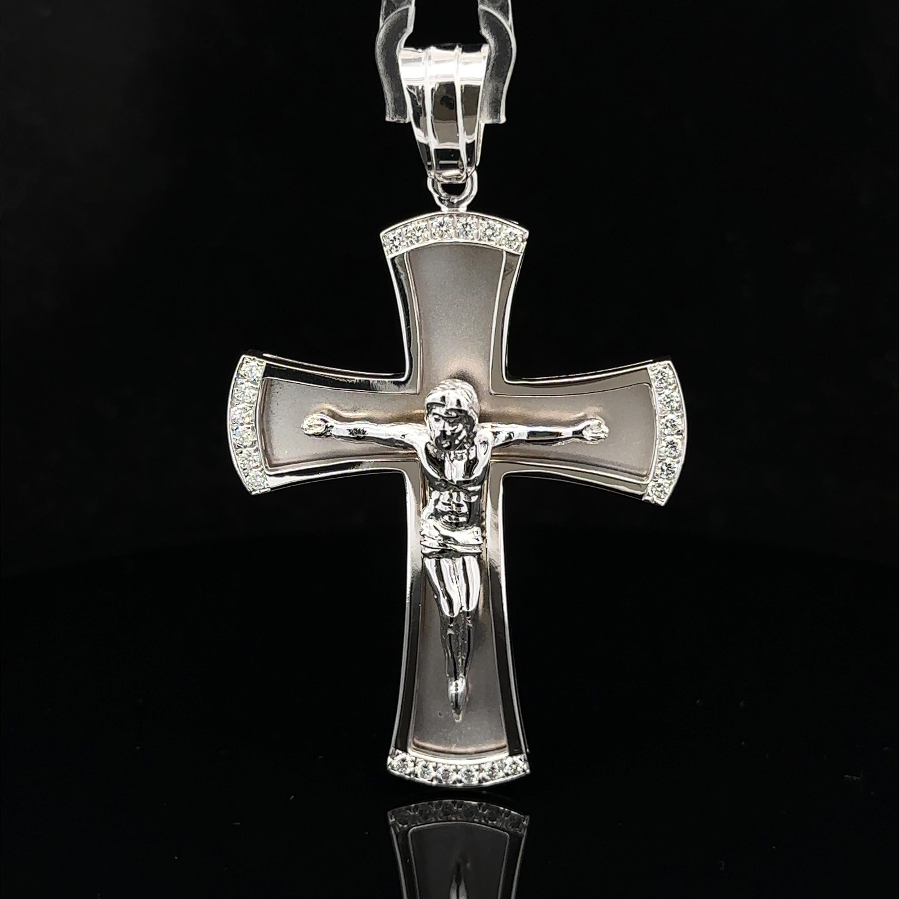 --Pietre: --
(24) Diamanti Nature autentici - Taglio rotondo Brilliante - Set Pavé - Purezza VS1/VS2 - Colore F/G - 0,61ctw (esatto)

Materiale: Oro bianco massiccio 14K
Peso: 23,49 grammi
Tipo di catena: Non inclusa
Larghezza: 42,2 mm (1,6