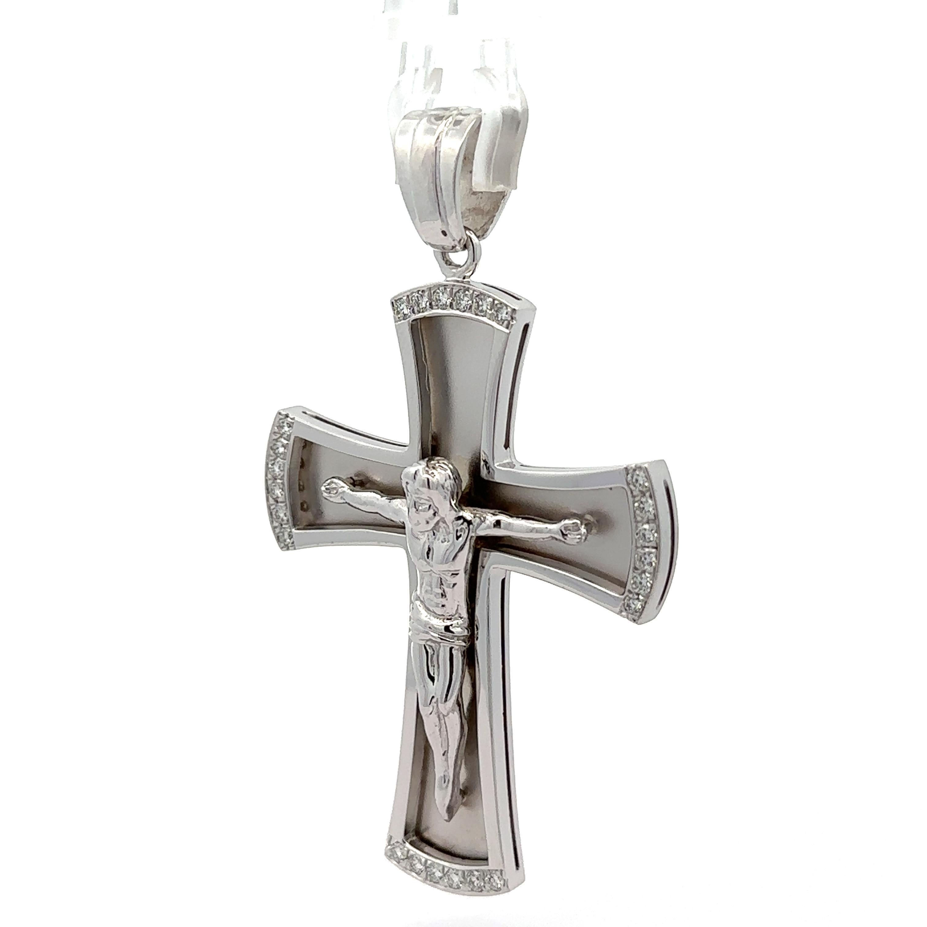 da uomo o donna Nuovo grande ciondolo a forma di croce in oro bianco 14k con diamante da 0,61 ct. con finitura opaca e lucida in vendita