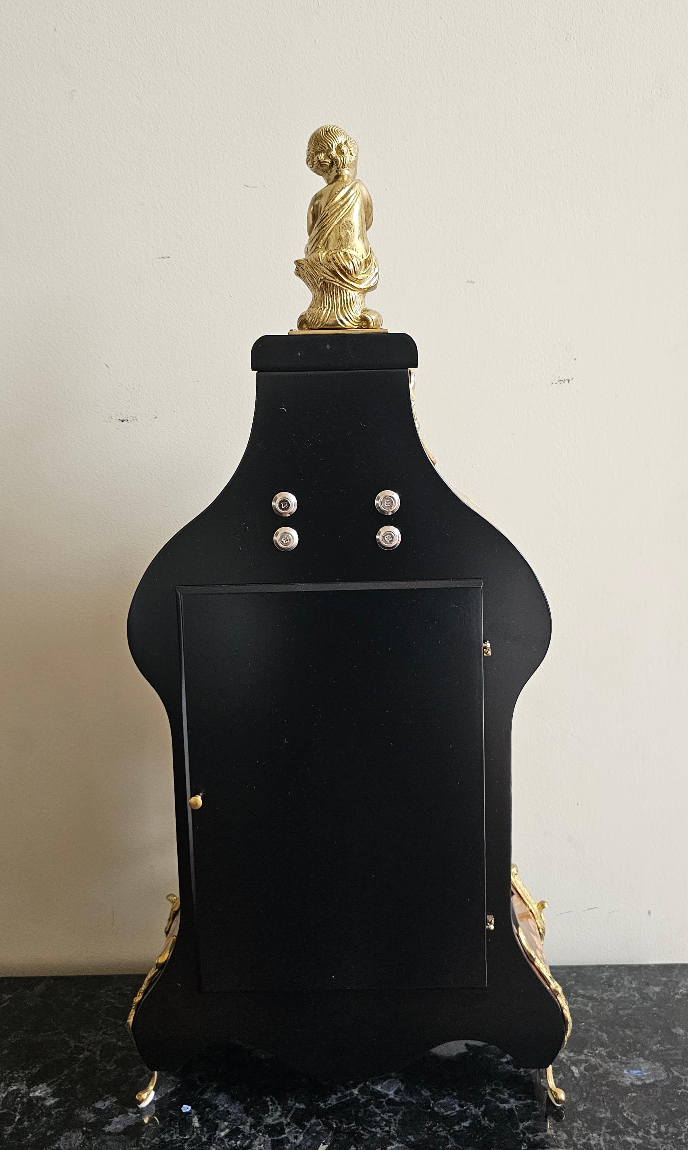 Grande horloge de cheminée Franz Hermle en marqueterie italienne DeArt et étui en bronze doré en vente 1