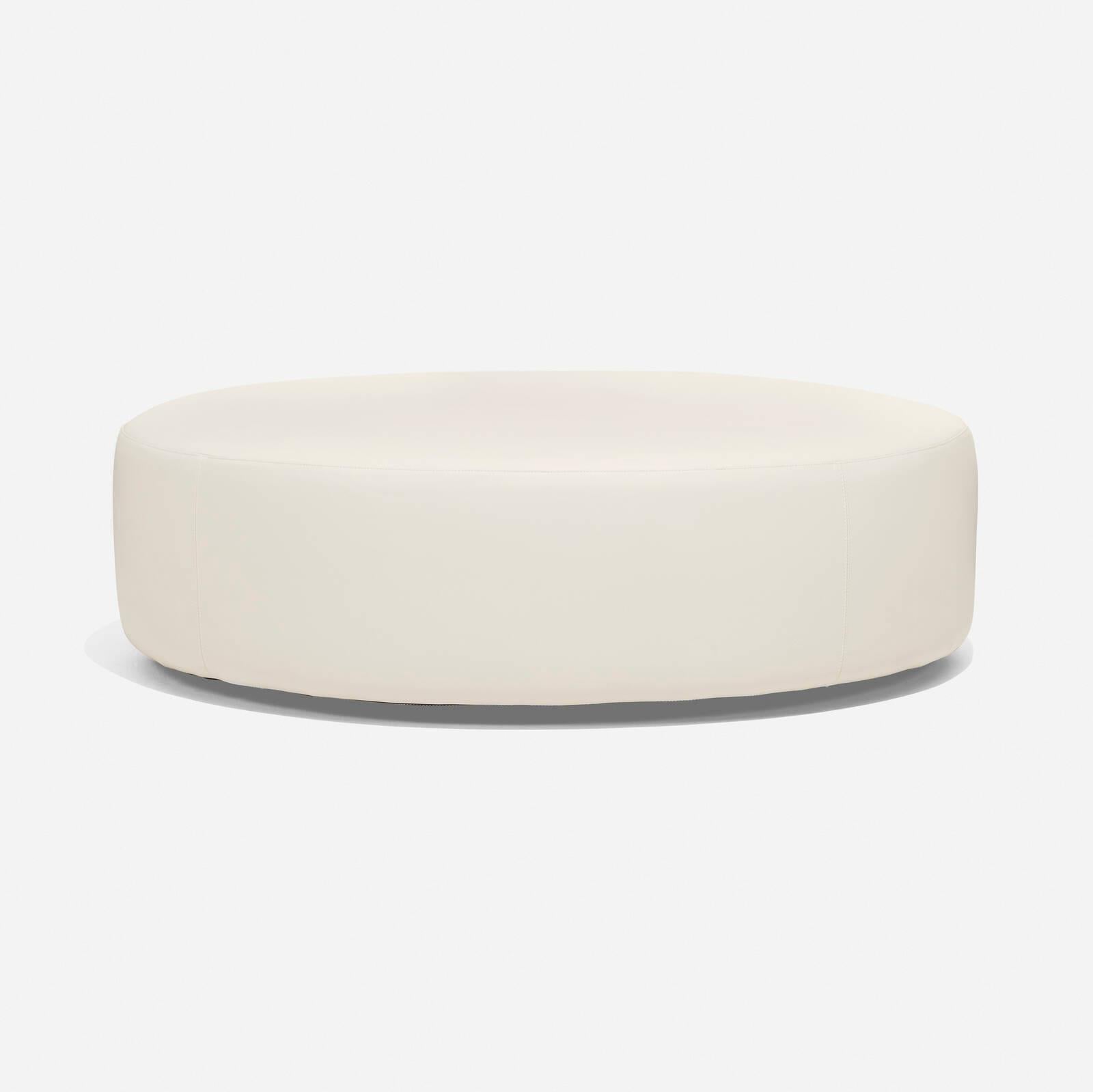 Otomana Harry de Antonio Citterio para B&B Italia, Italia, 2004 / Nueva Producción (EN STOCK y LISTA PARA ENVIAR)
Diseñada por el aclamado arquitecto y diseñador italiano Antonio Citterio para B&B Italia, la otomana Harry es un clásico moderno