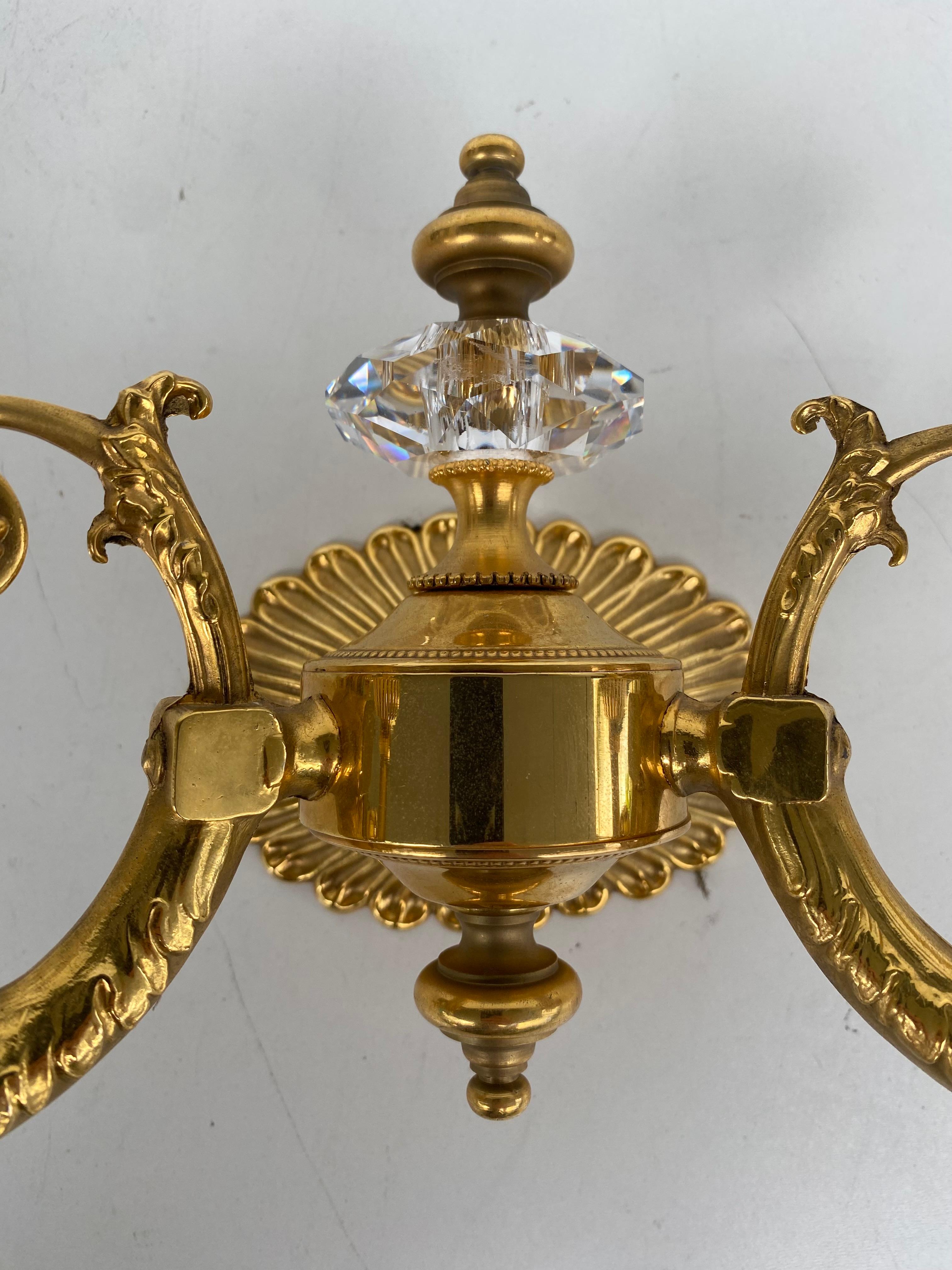 Wandleuchter aus vergoldeter Bronze und Kristall von Laudarte Srl, Paar (Barock) im Angebot