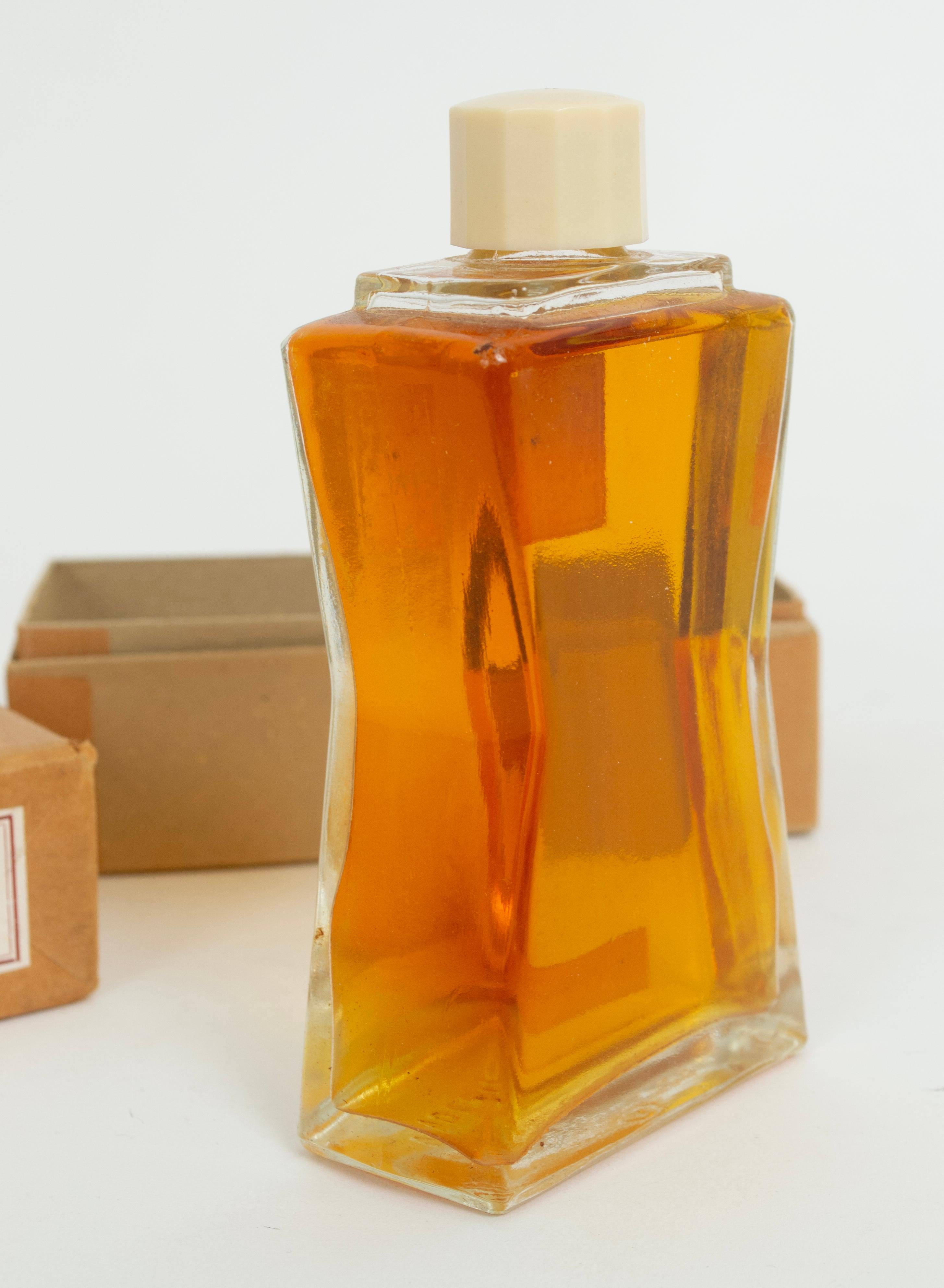 Marrone Nuovo profumo Le Clairac Forbidden Love in un raro flacone di vetro Deco - Parigi, 1934 in vendita