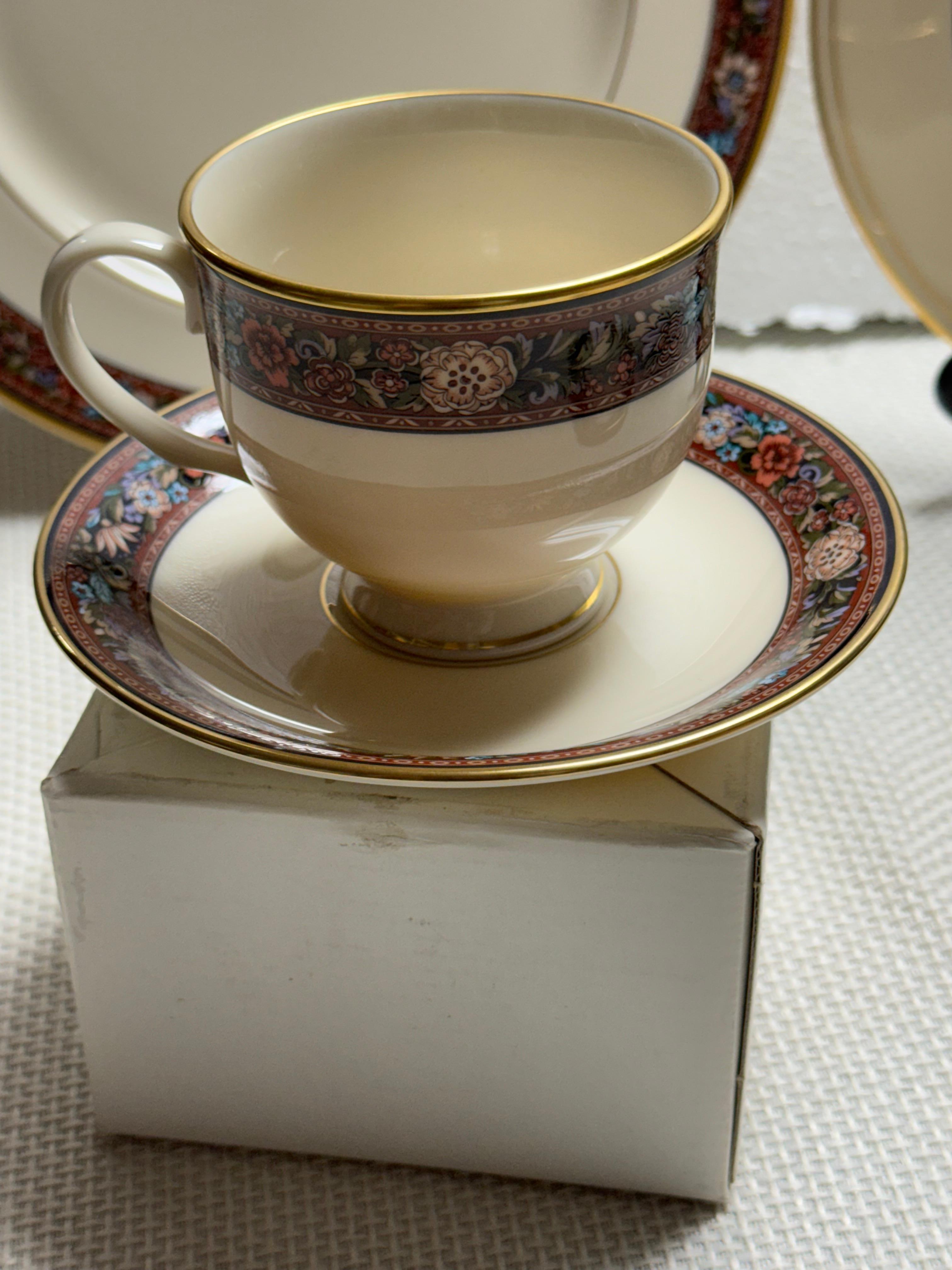 Collezione presidenziale Lenox d'epoca, cinque coperti per nove persone in vendita 4