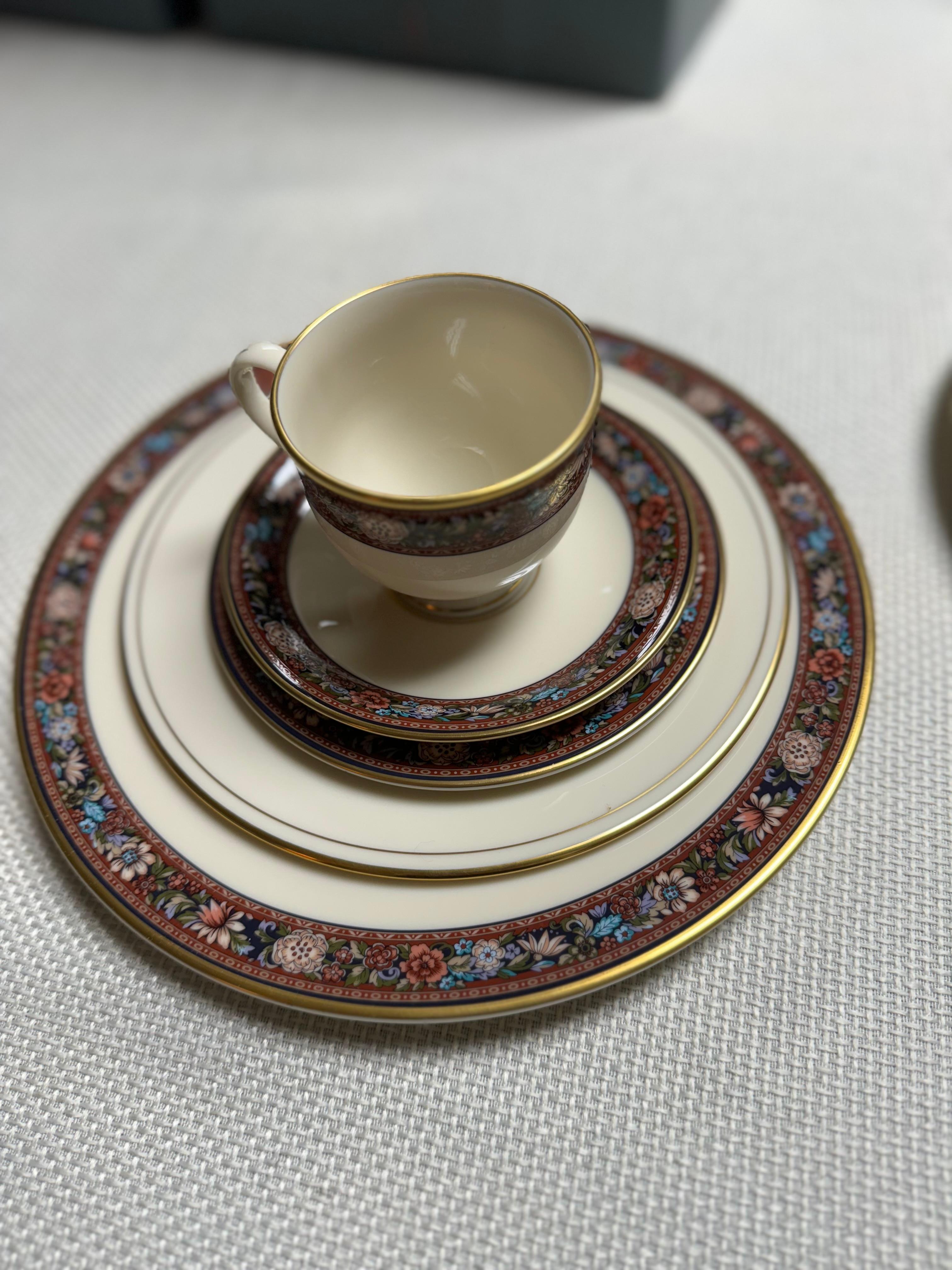 Collezione presidenziale Lenox d'epoca, cinque coperti per nove persone in vendita 5