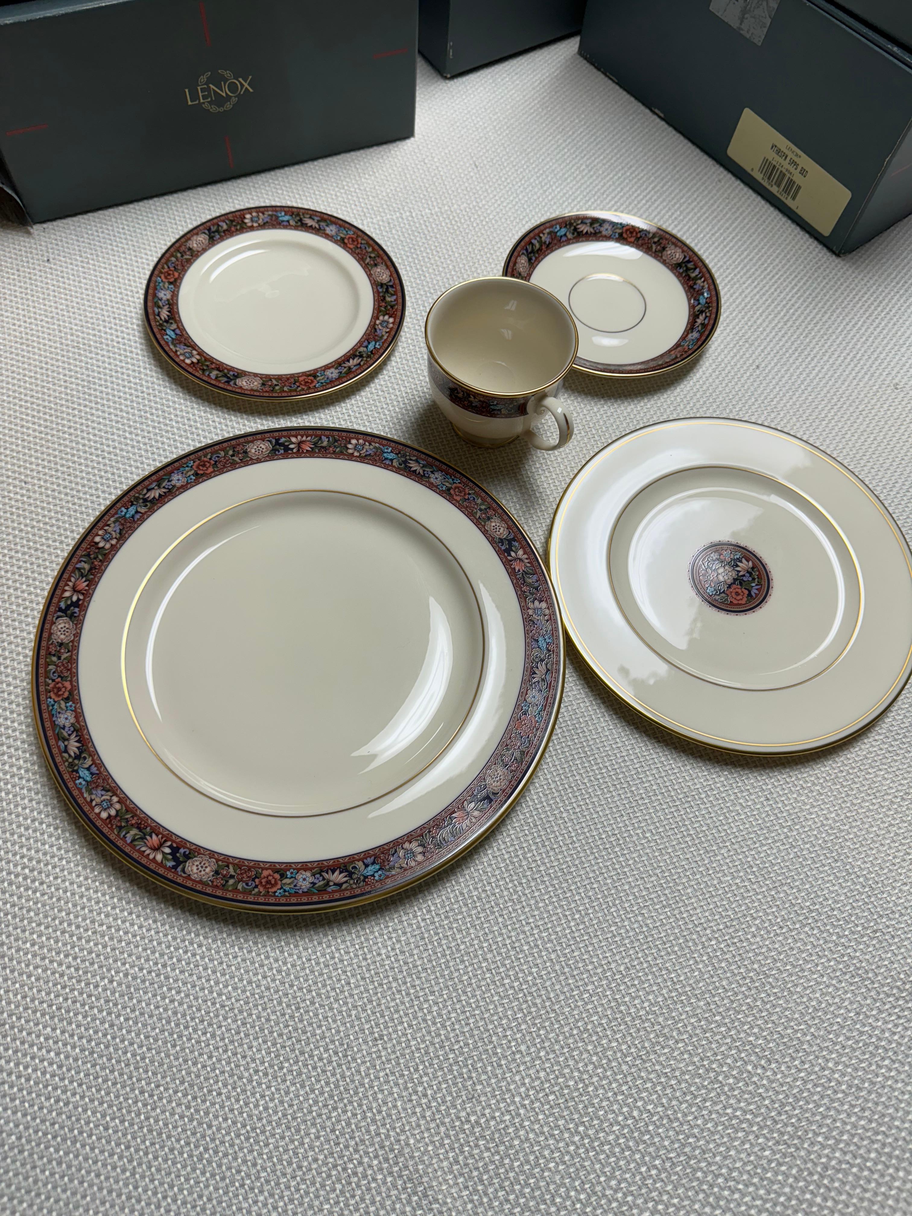 Collezione presidenziale Lenox d'epoca, cinque coperti per nove persone in vendita 7