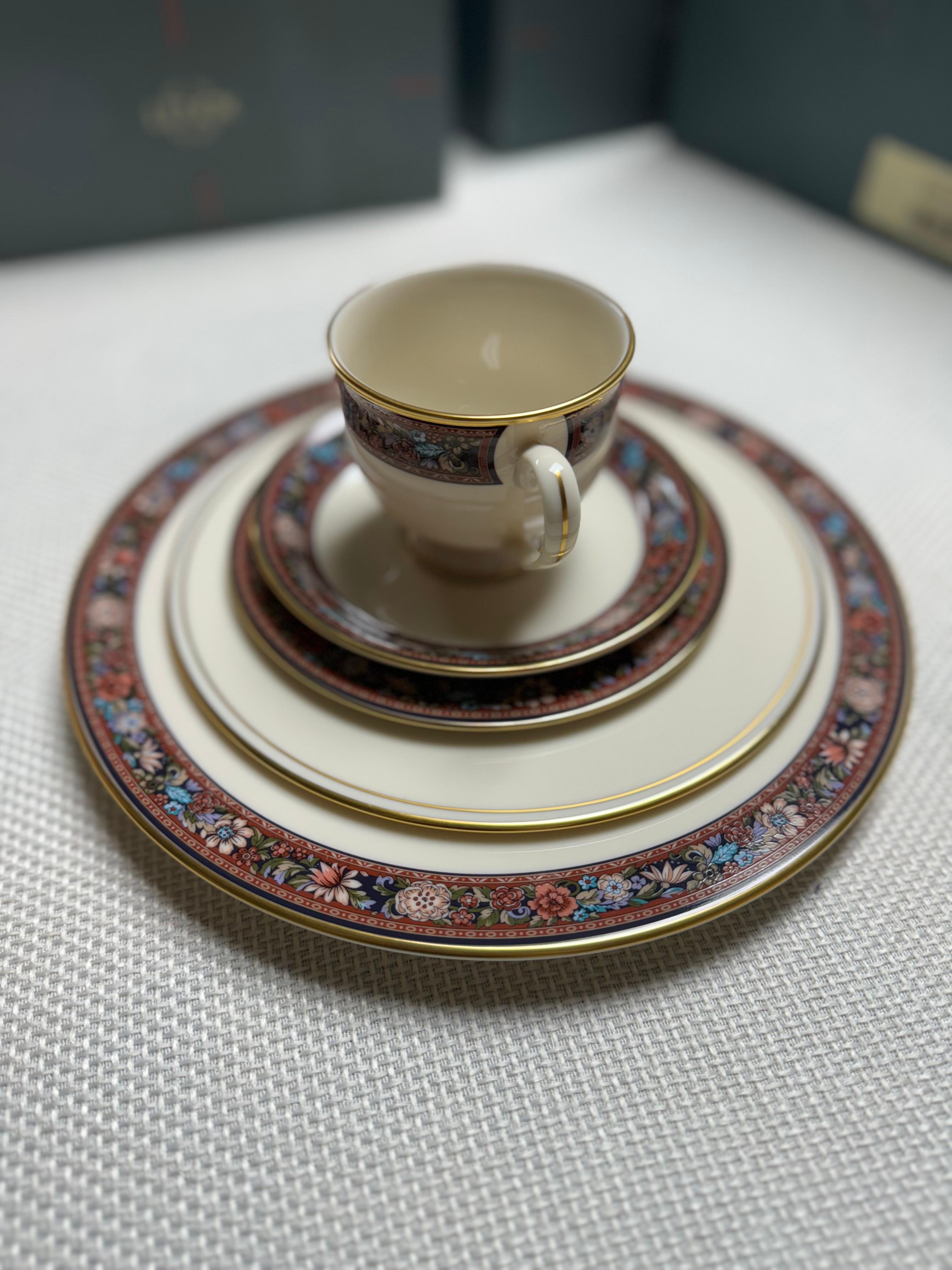 Collezione presidenziale Lenox d'epoca, cinque coperti per nove persone in vendita 8