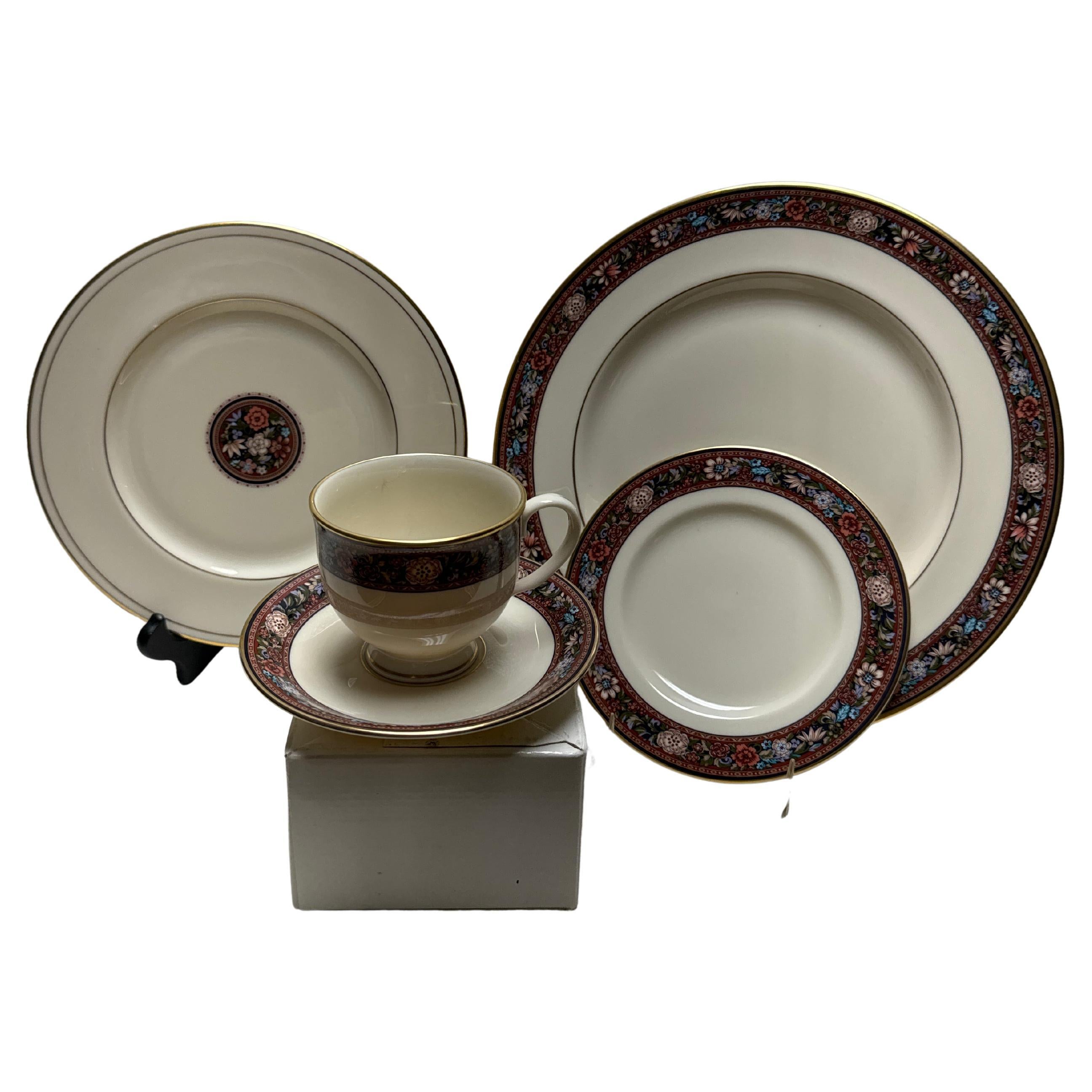 Coloniale americano Collezione presidenziale Lenox d'epoca, cinque coperti per nove persone in vendita