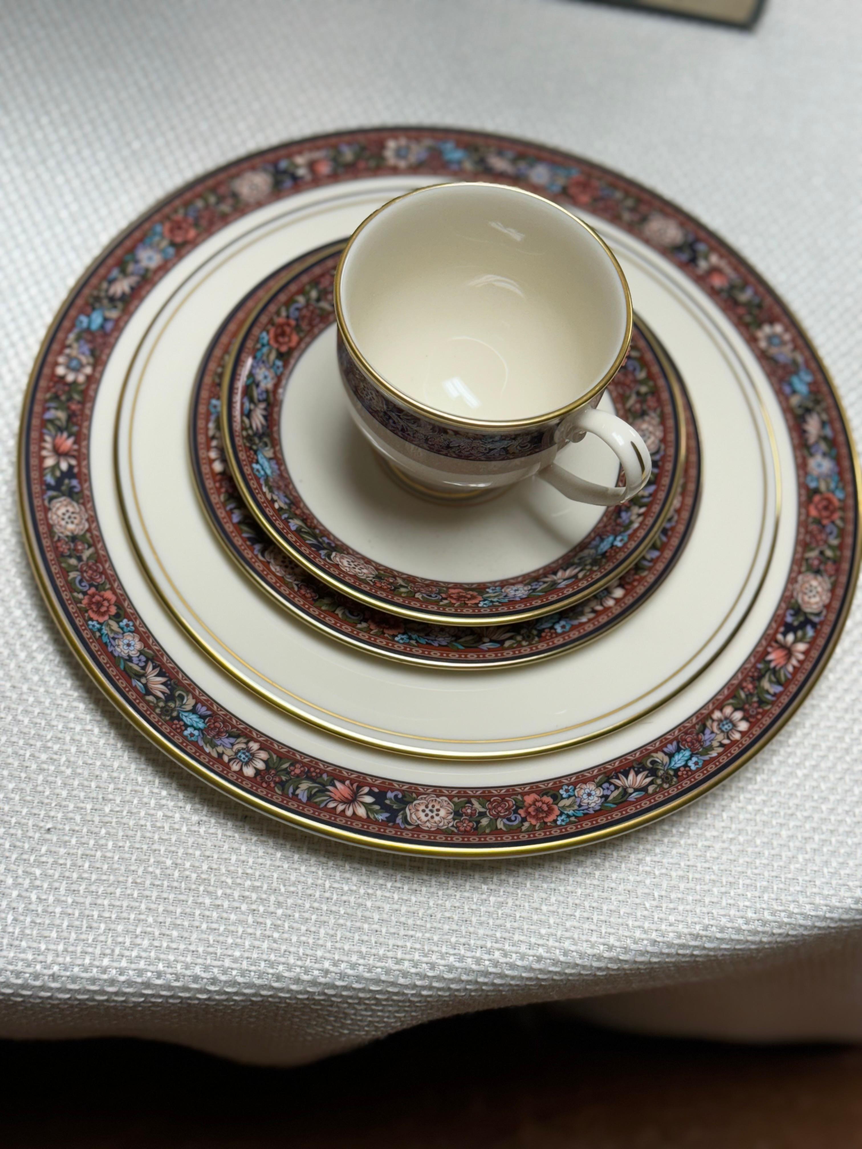 Collezione presidenziale Lenox d'epoca, cinque coperti per nove persone In condizioni buone in vendita a Birmingham, AL