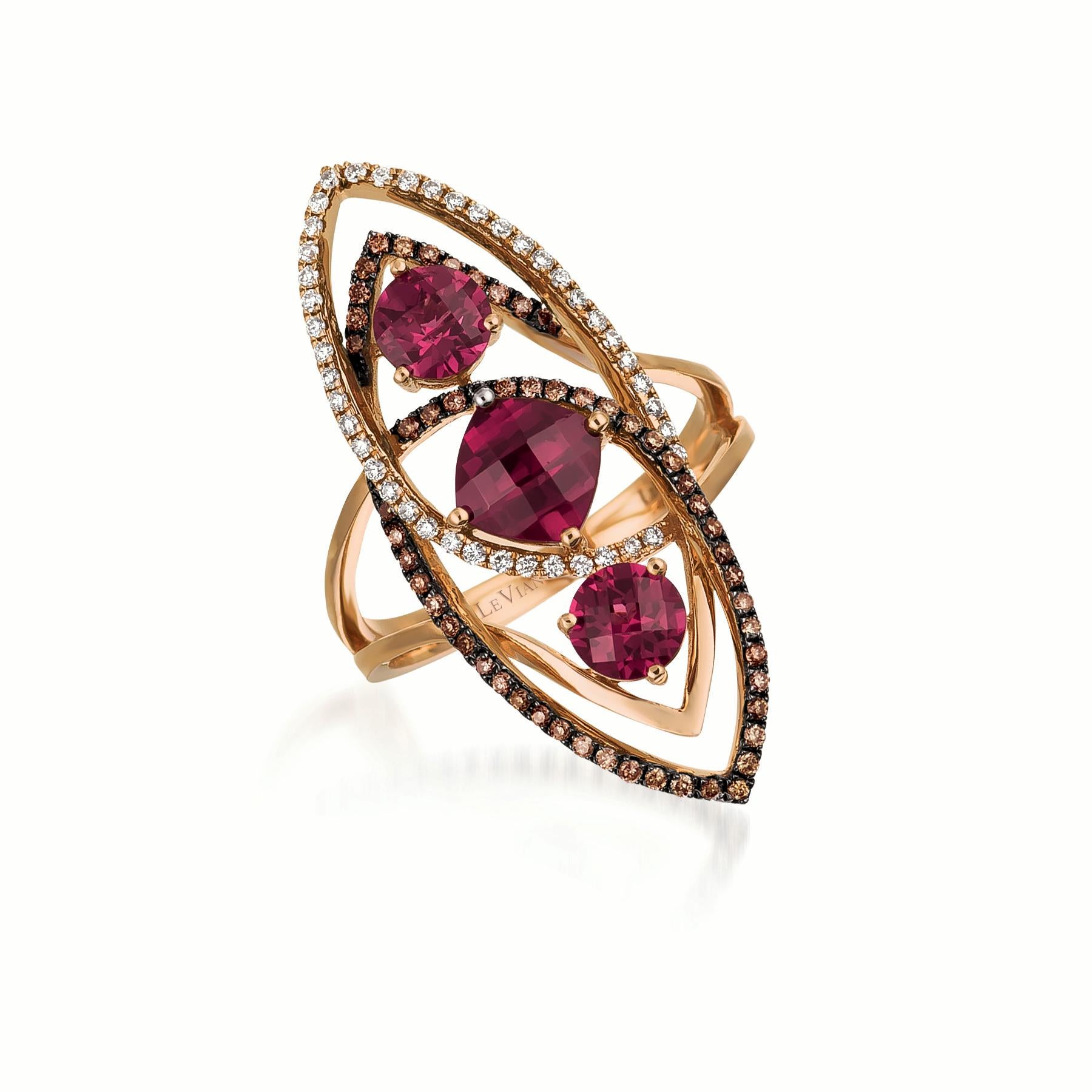 Le Vian Chocolatier® Ring mit 2  1/5 cts. Himbeere Rhodolith®, 1/5 cts. Schokoladen-Diamanten® , 1/6 Karat. Vanille-Diamanten®  gefasst in 14K Strawberry Gold®
