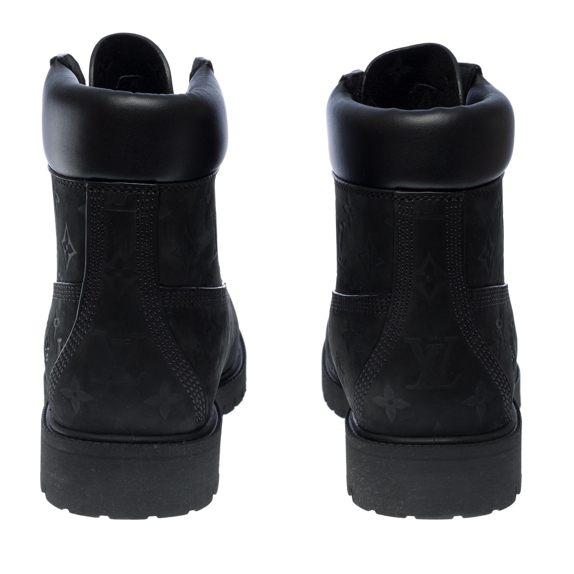 Men's New Limited edition LV x Timberland ankle boot in black Monogram nubuck leather For Sale