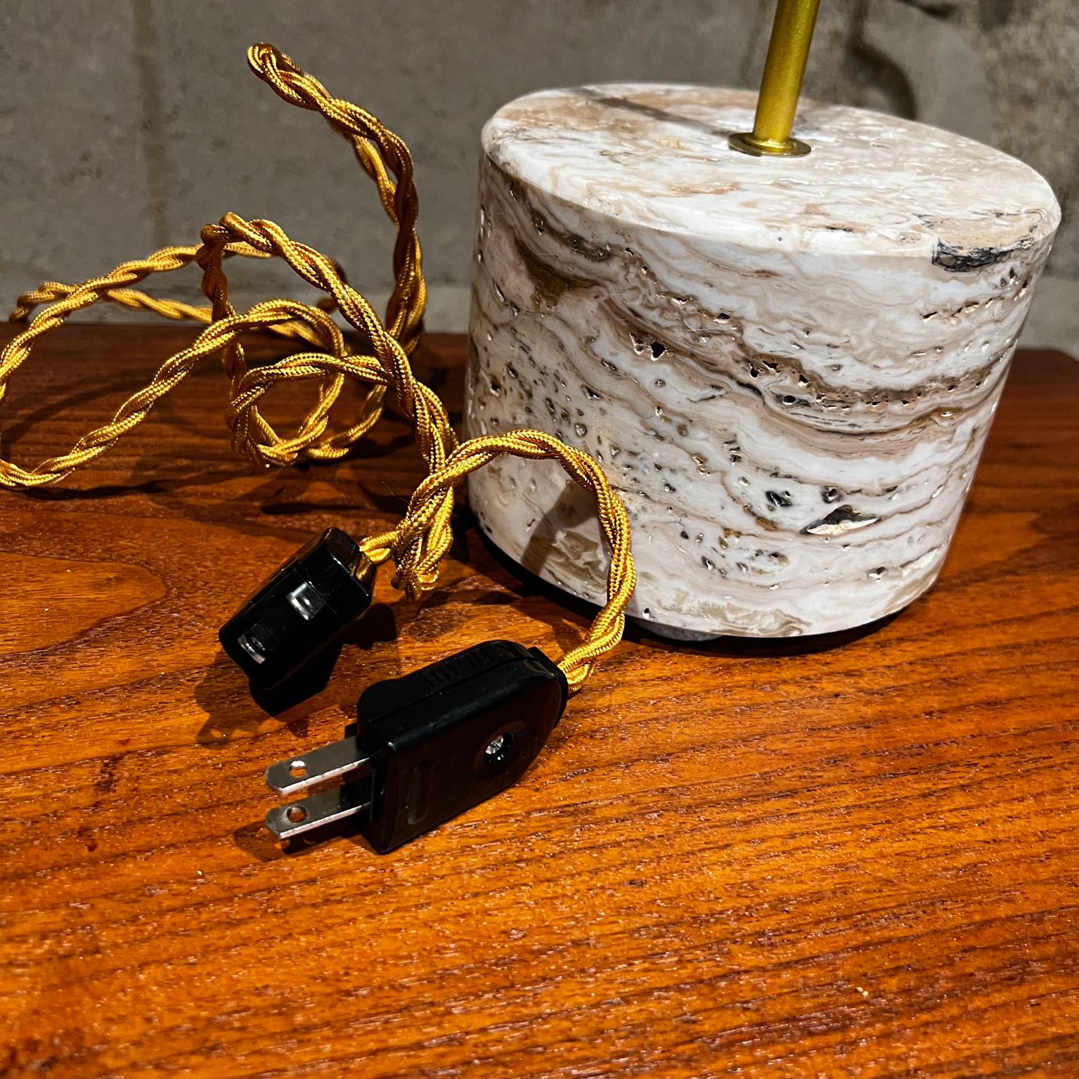 Mexicain Paire de lampes de bureau vintage en travertin poli en édition limitée, neuves en vente