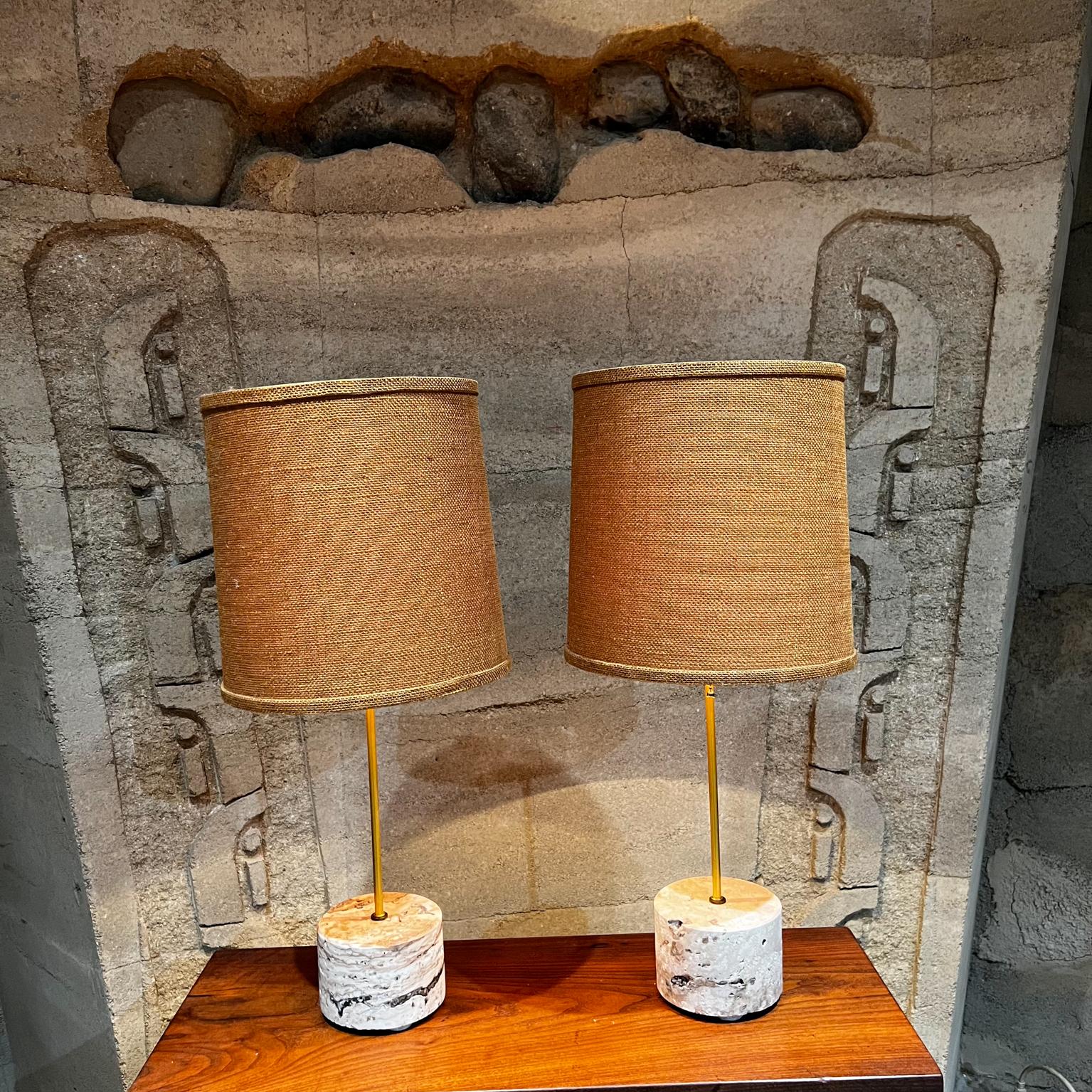 Paire de lampes de bureau vintage en travertin poli en édition limitée, neuves en vente 1