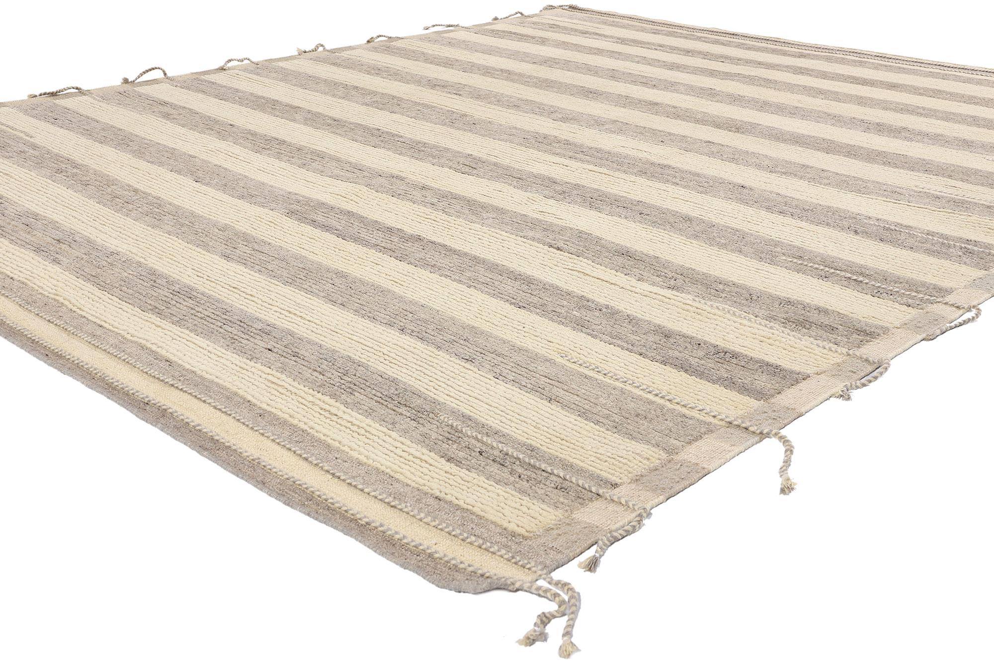 31210 New Linear Drift Tappeto marocchino moderno organico, 08'00 x 09'11. Abbraccia la sottile raffinatezza degli elementi della natura con il Tappeto marocchino moderno organico Linear Drift. Questo tappeto marocchino in lana annodato a mano