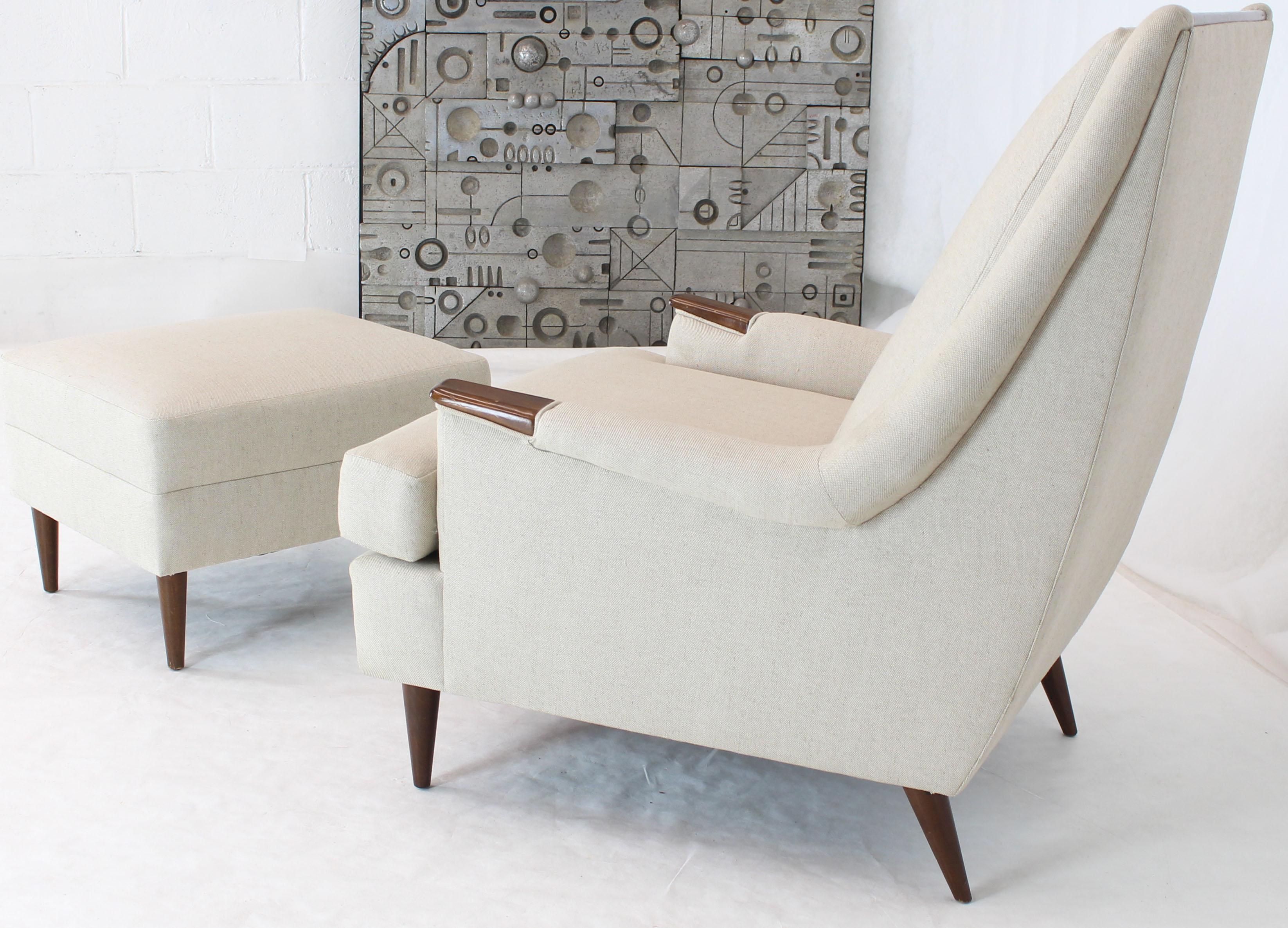 New Linen Upholstery Mid-Century Modern Lounge Chair with Matching Ottoman In Excellent Condition In Rockaway, NJ