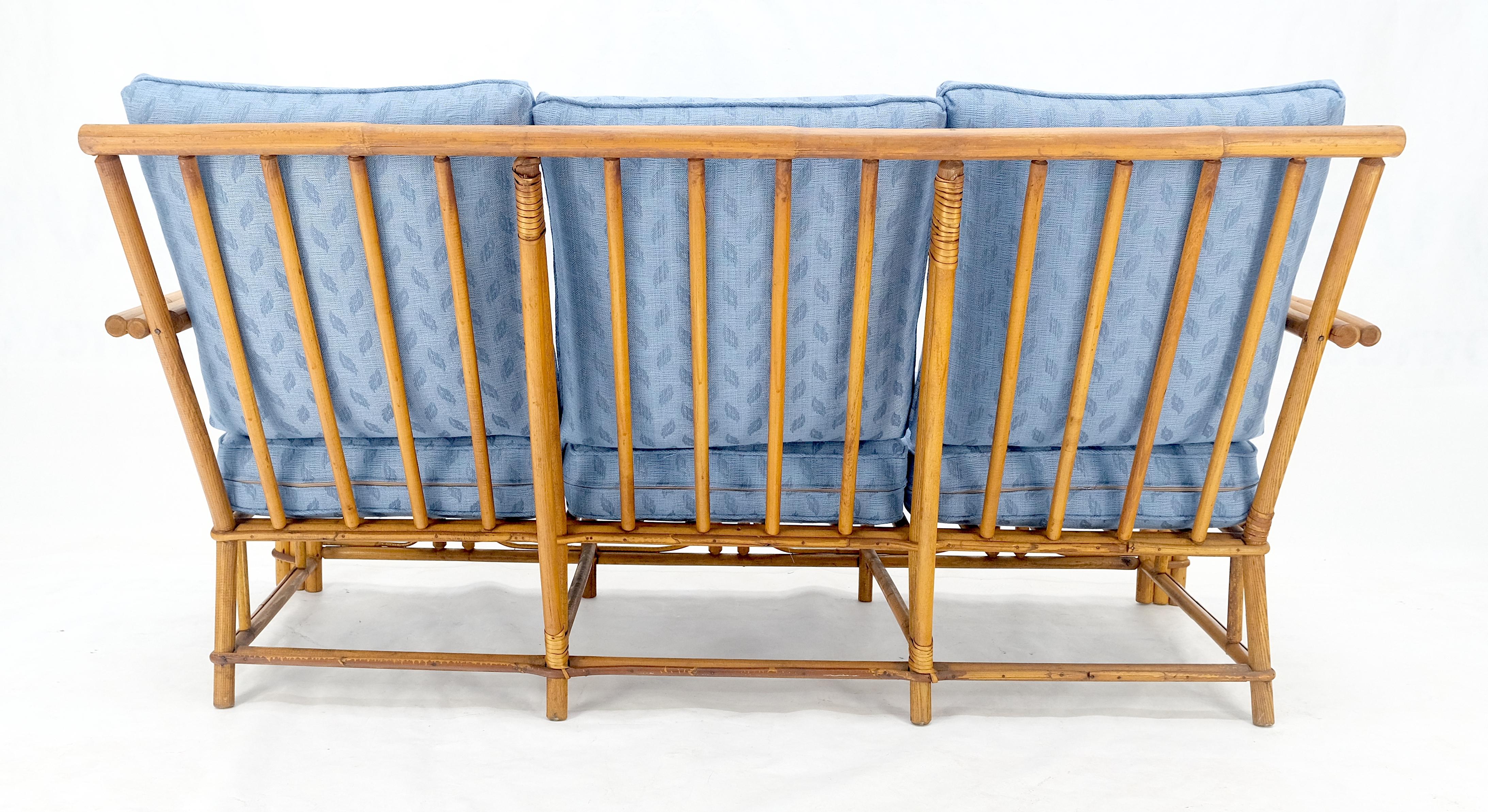 ¡Nuevo Sofá de tres plazas tapizado en lino Sofá de bambú y par de sillones MINT! en venta 4