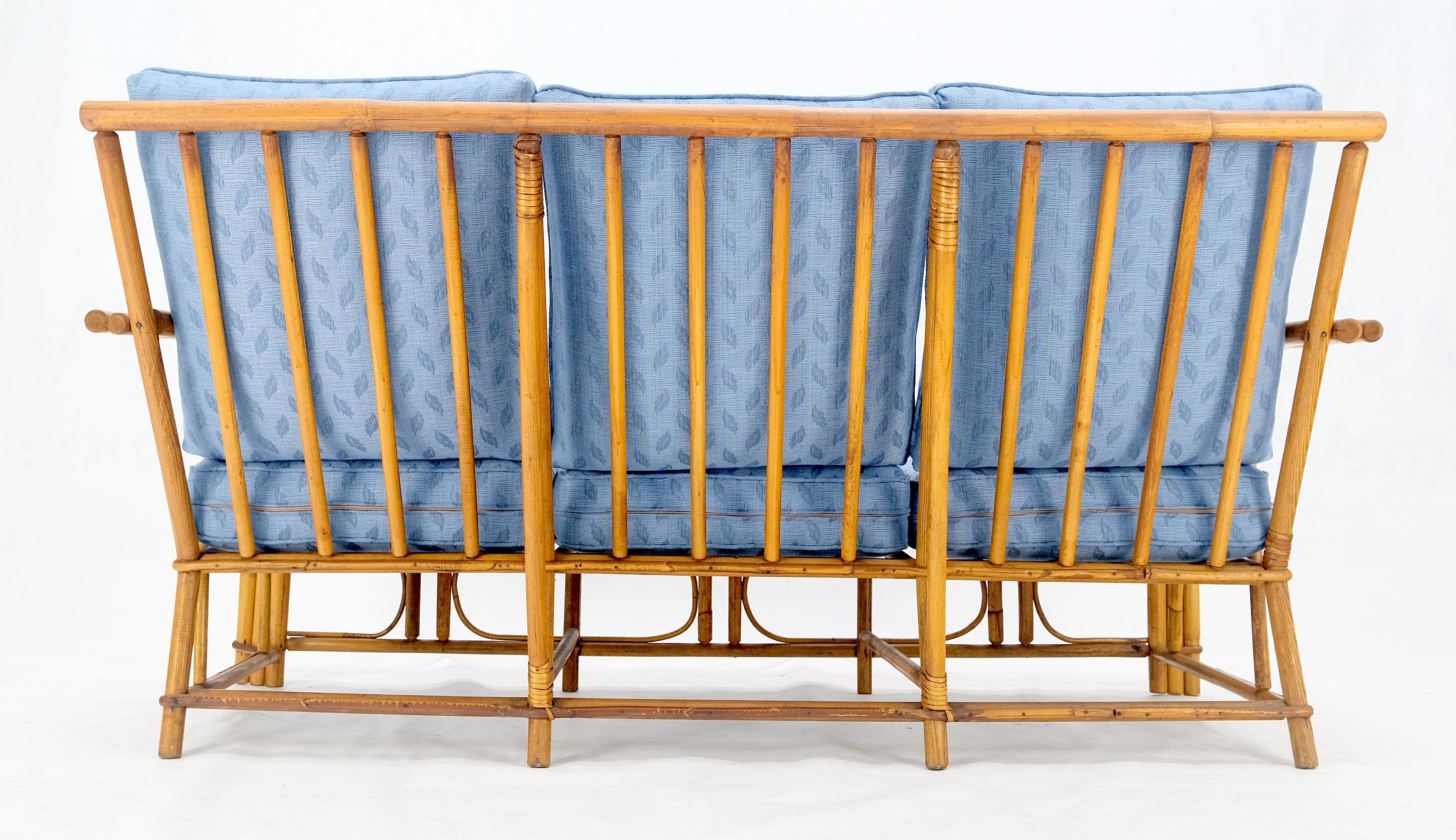 ¡Nuevo Sofá de tres plazas tapizado en lino Sofá de bambú y par de sillones MINT! en venta 6