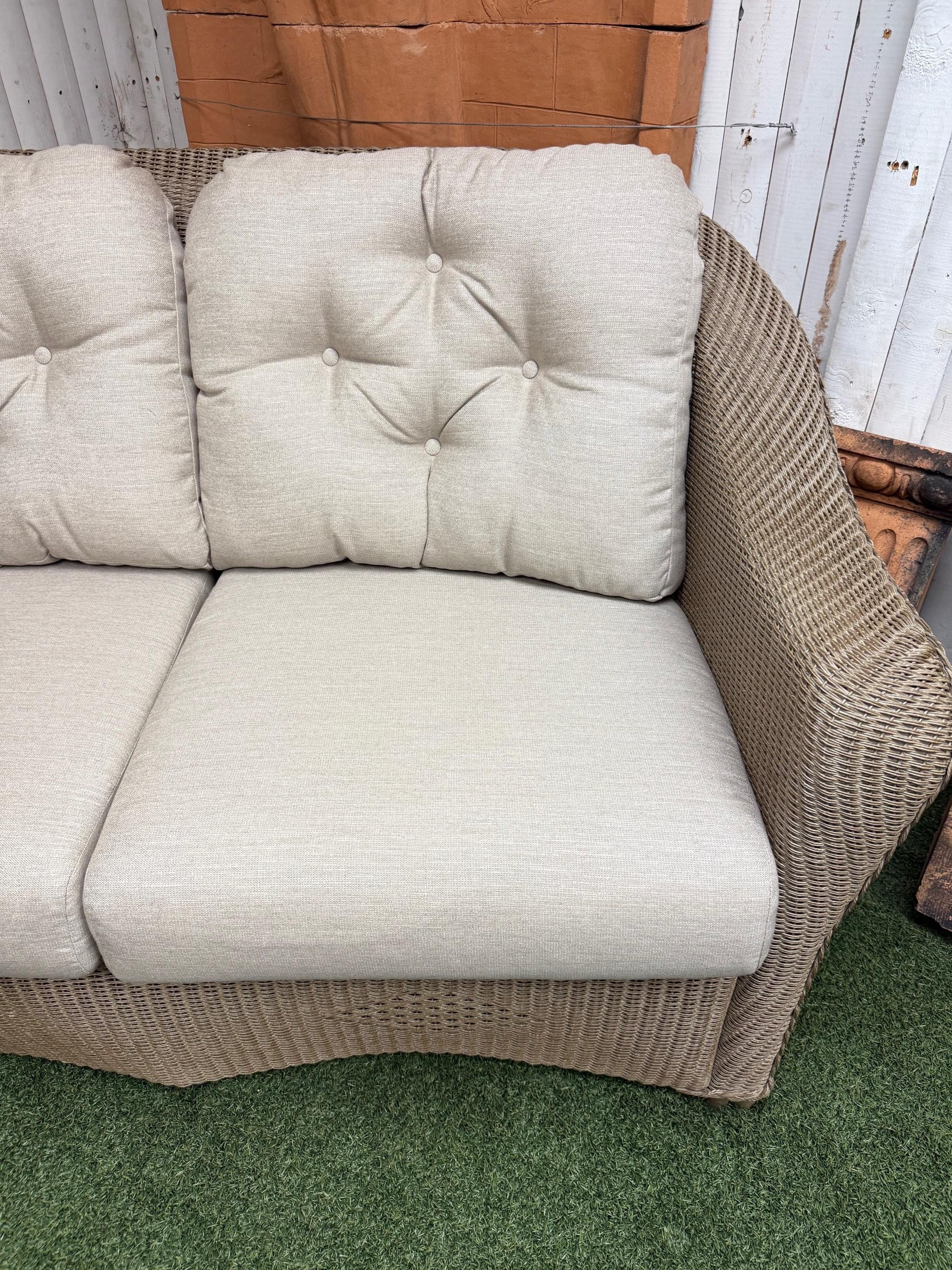 Neu Lloyd Flanders Reflections Outdoor Patio Loveseat mit Sunbrella-Kissen (amerikanisch) im Angebot