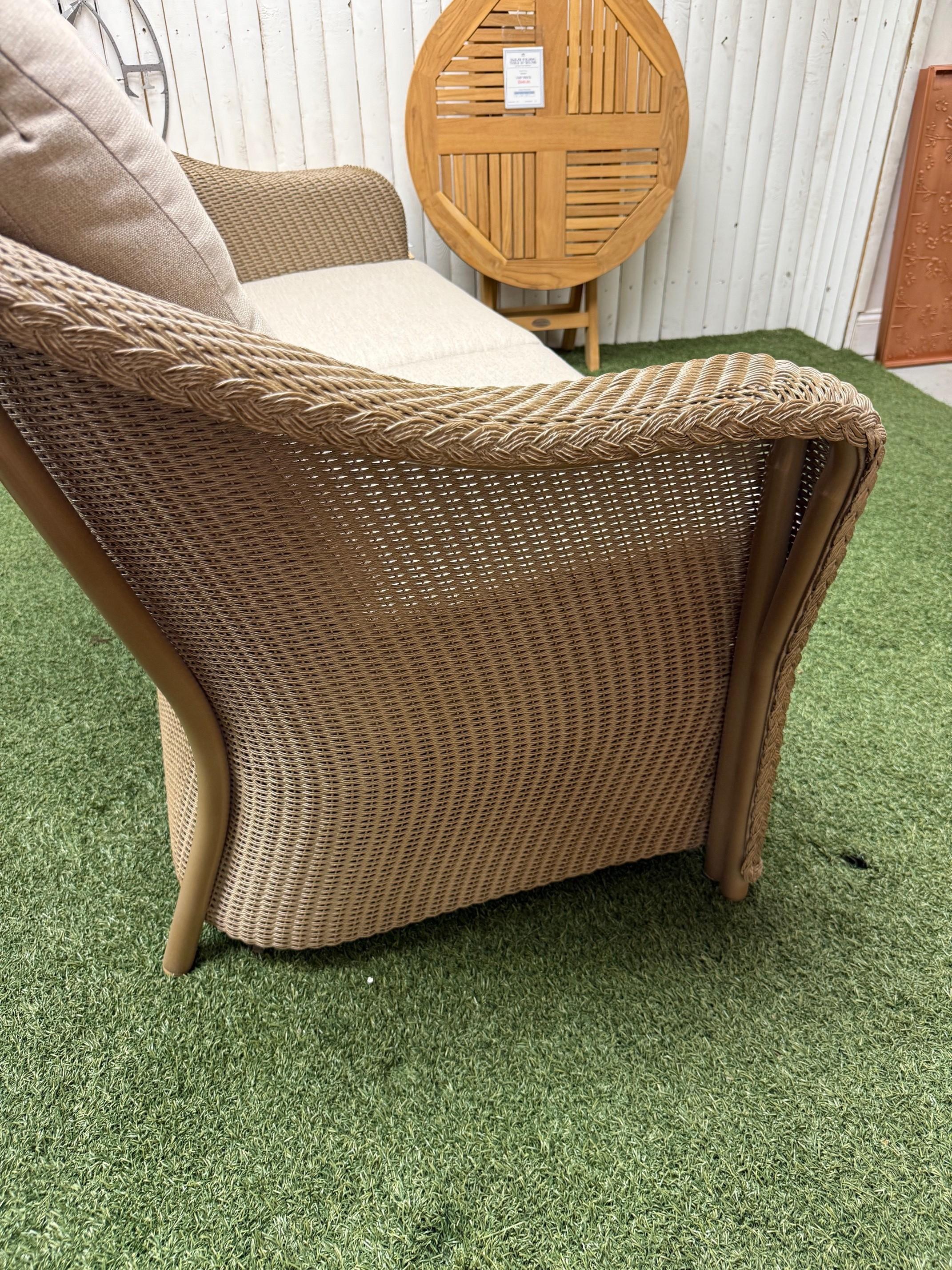 Neu Lloyd Flanders Reflections Outdoor Patio Loveseat mit Sunbrella-Kissen (Gewebt) im Angebot