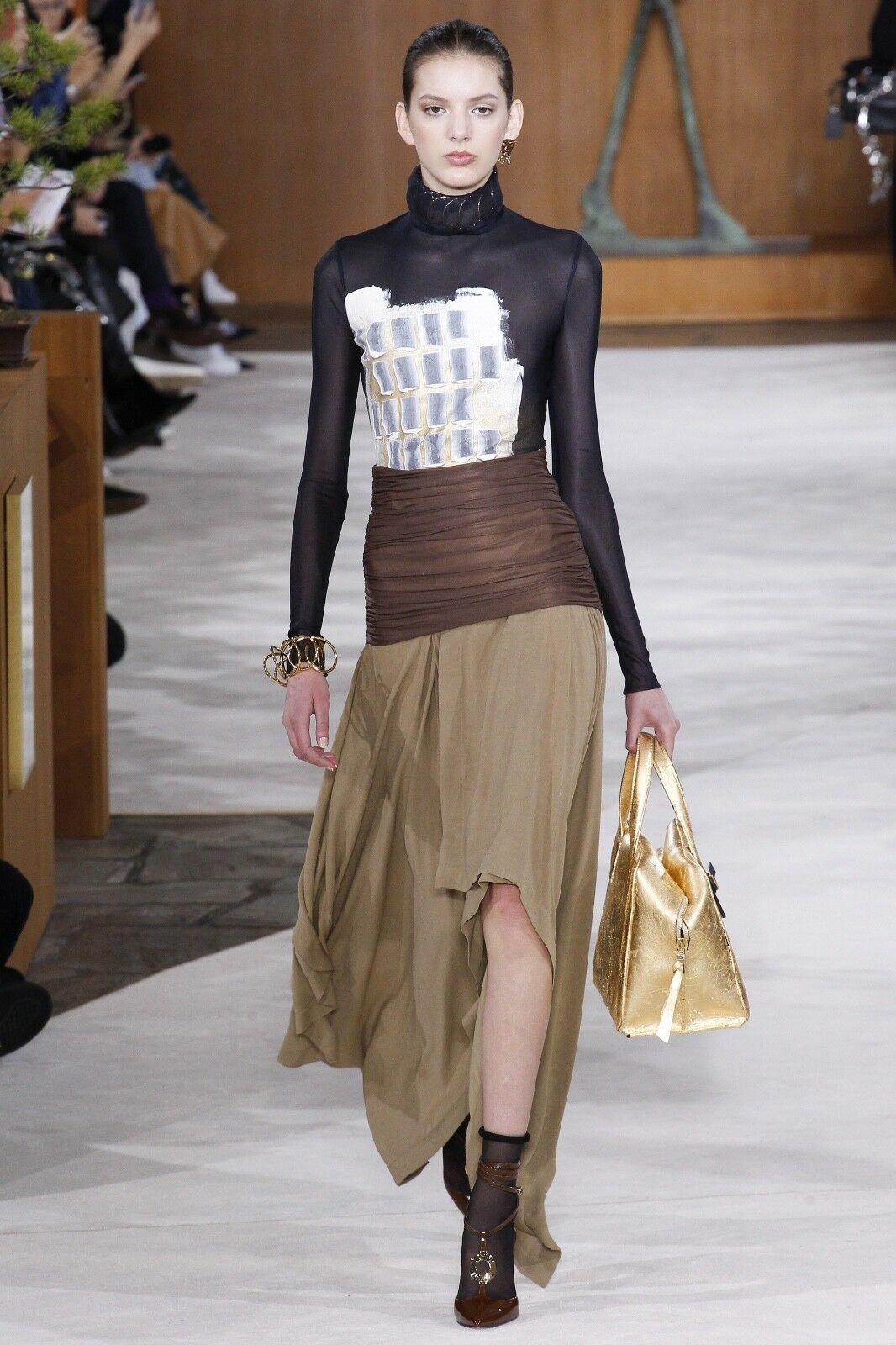 Asymmetrical clearance skirt runway