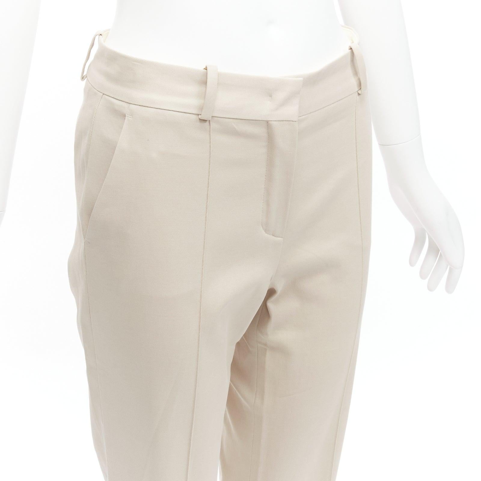 new LORO PIANA beige cotton blend mid waist classic tapered cropped pants IT38 XS
Reference: SNKO/A00333
Brand: Loro Piana
Material: Cotton, Blend
Color: Beige
Pattern: Solid
Closure: Zip Fly
Made in: Italy

CONDITION:
Condition: New with