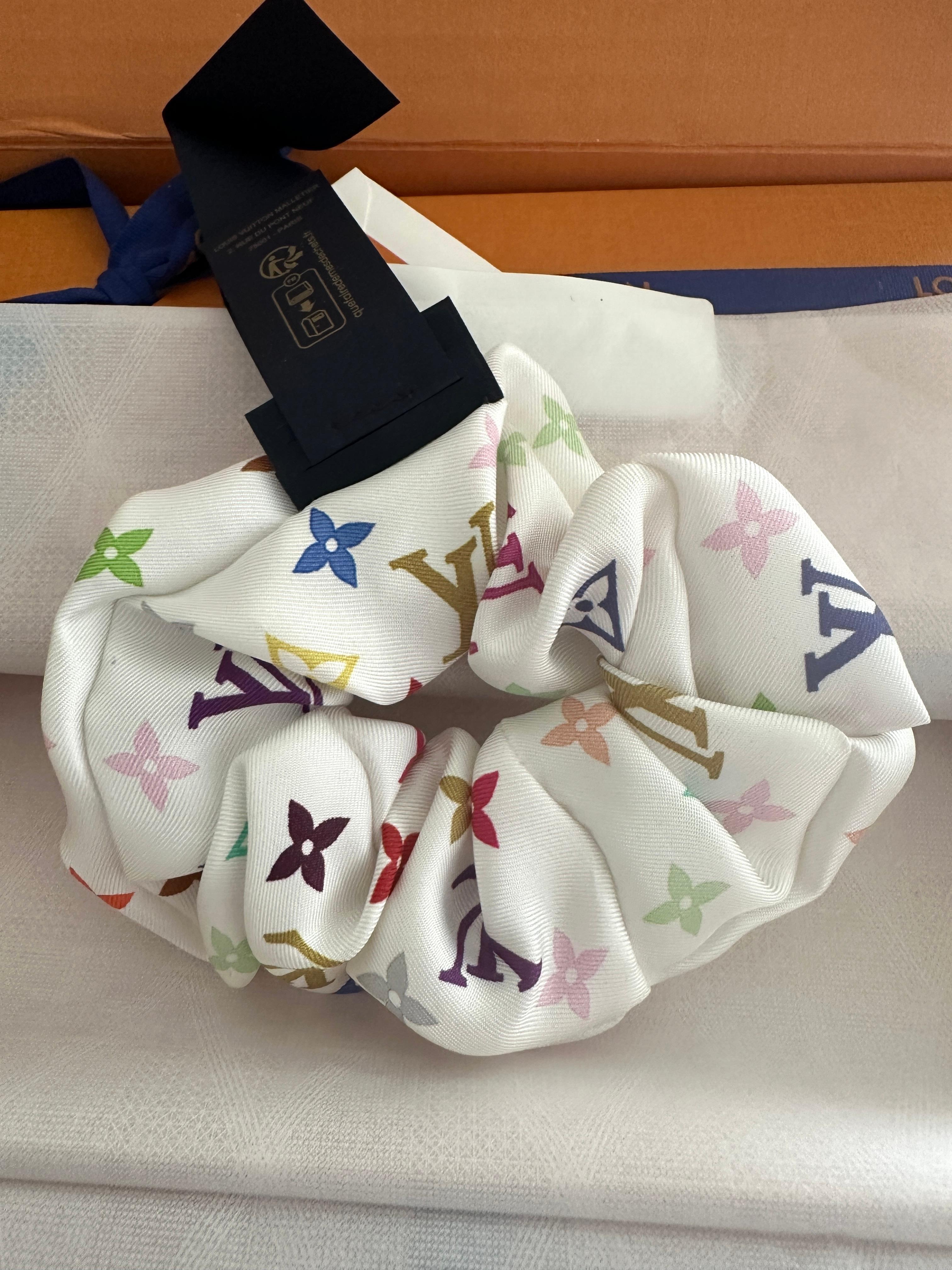 NOUVEAU ! LOUIS VUITTON 2025 LV x TM Takashi Murakami Monogramme Multicolore Chouchou en vente 1