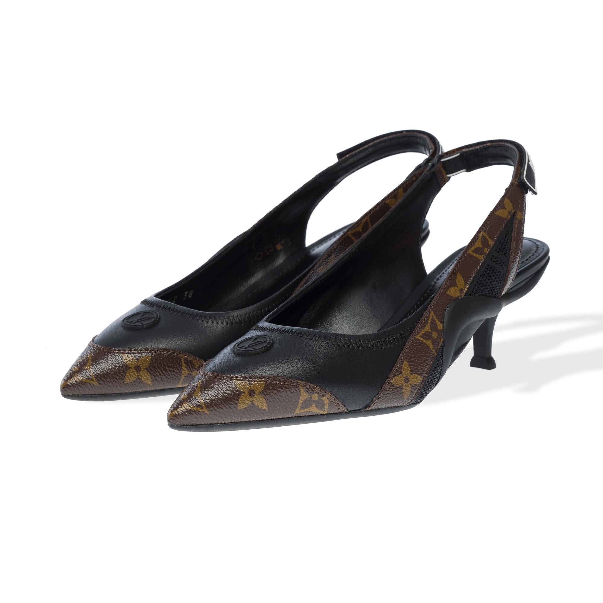 Sporty​ ​and​ ​refined,​ ​this​ ​open​ ​Archlight​ ​pump​ ​takes​ ​its​ ​name​ ​and​ ​inspiration​ ​from​ ​the​ ​iconic​ ​sneaker.​ ​This​ ​version​ ​combines​ ​lamb​ ​leather​ ​and​ ​patent​ ​Monogram​ ​canvas​ ​with​ ​mesh​ ​inserts​ ​and​ ​gum​