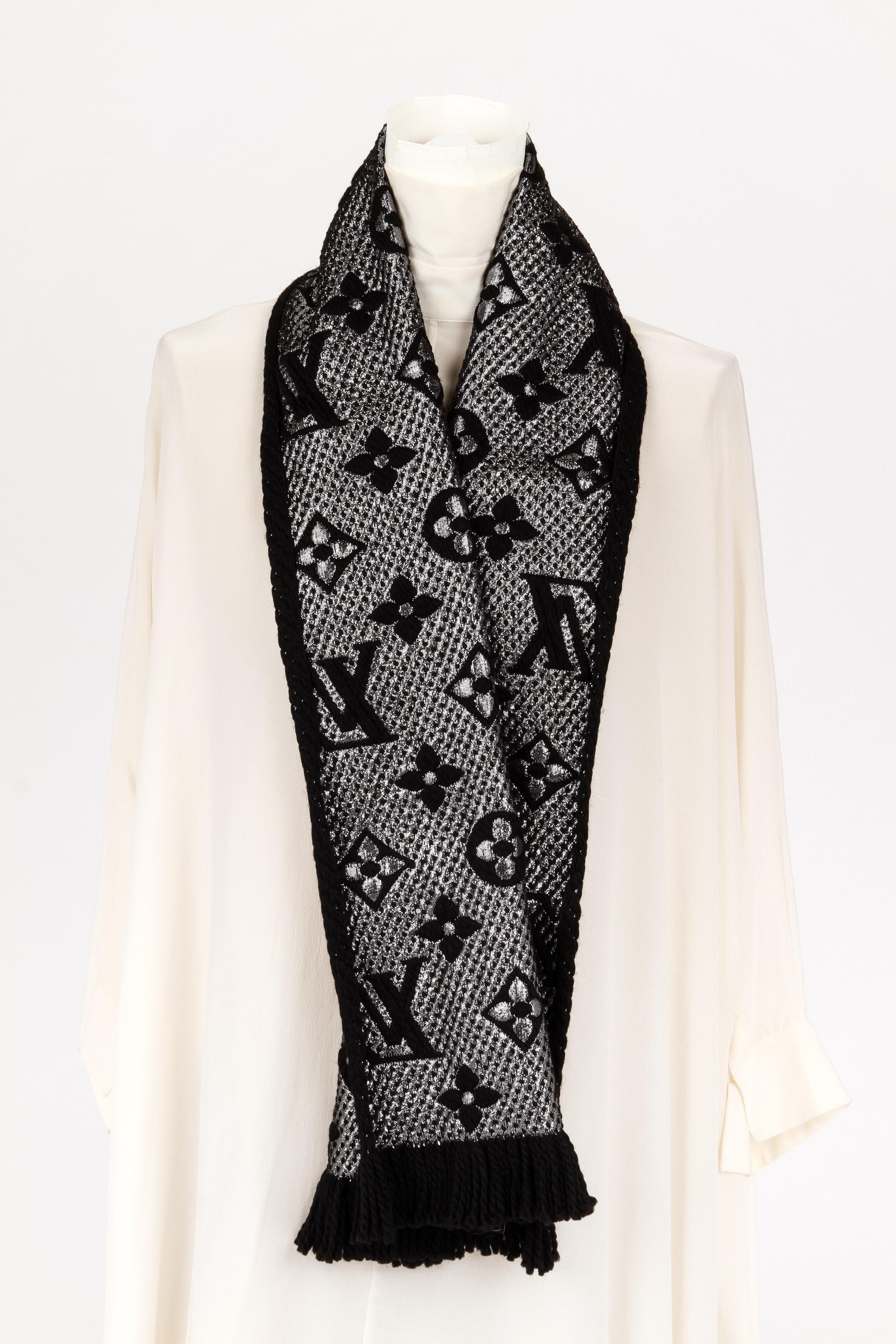 New Louis Vuitton Black Logo Metallic Woven Scarf In New Condition For Sale In West Hollywood, CA