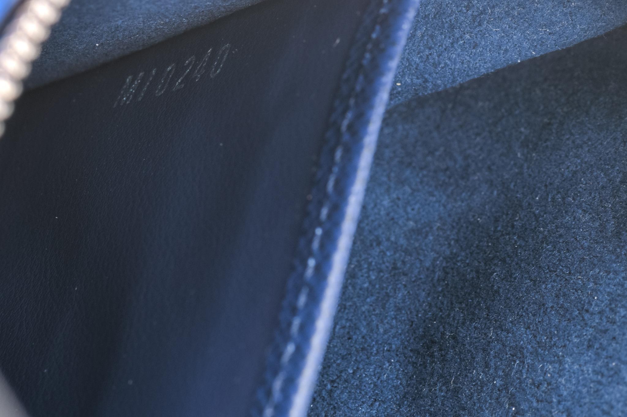 Women's New Louis Vuitton Blue Crossbody Pochette Bag in Box For Sale