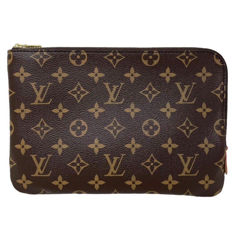 New Louis Vuitton Brown Monogram Coated Canvas Etui Voyage PM Clutch Pouch Bag   

Authenticity Guaranteed

DETAILS
Brand: Louis Vuitton
Condition: Brand new
Gender: Unisex
Category: Clutch  
Color: Brown
Material: Canvas
Monogram coated