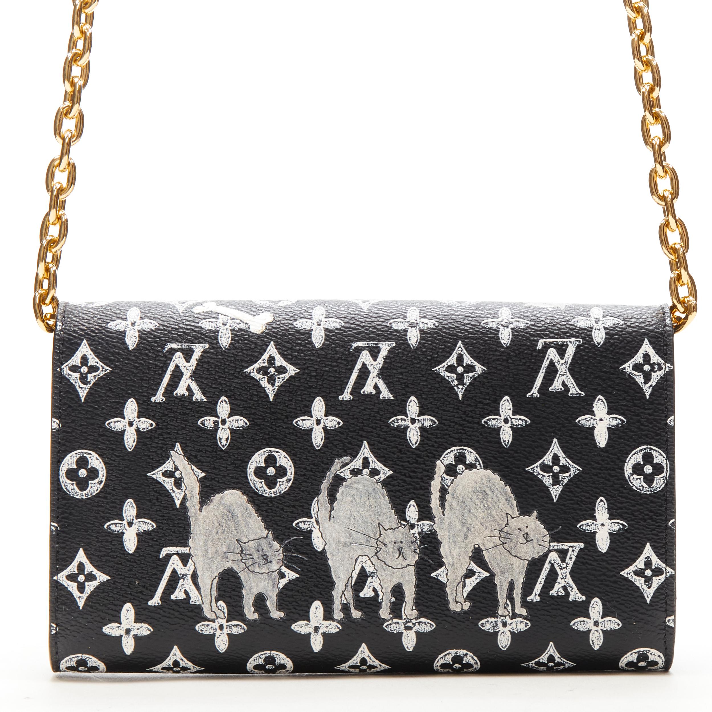 new LOUIS VUITTON Grace Coddington Catogram Twist lock gold chain crossbody bag In New Condition In Hong Kong, NT