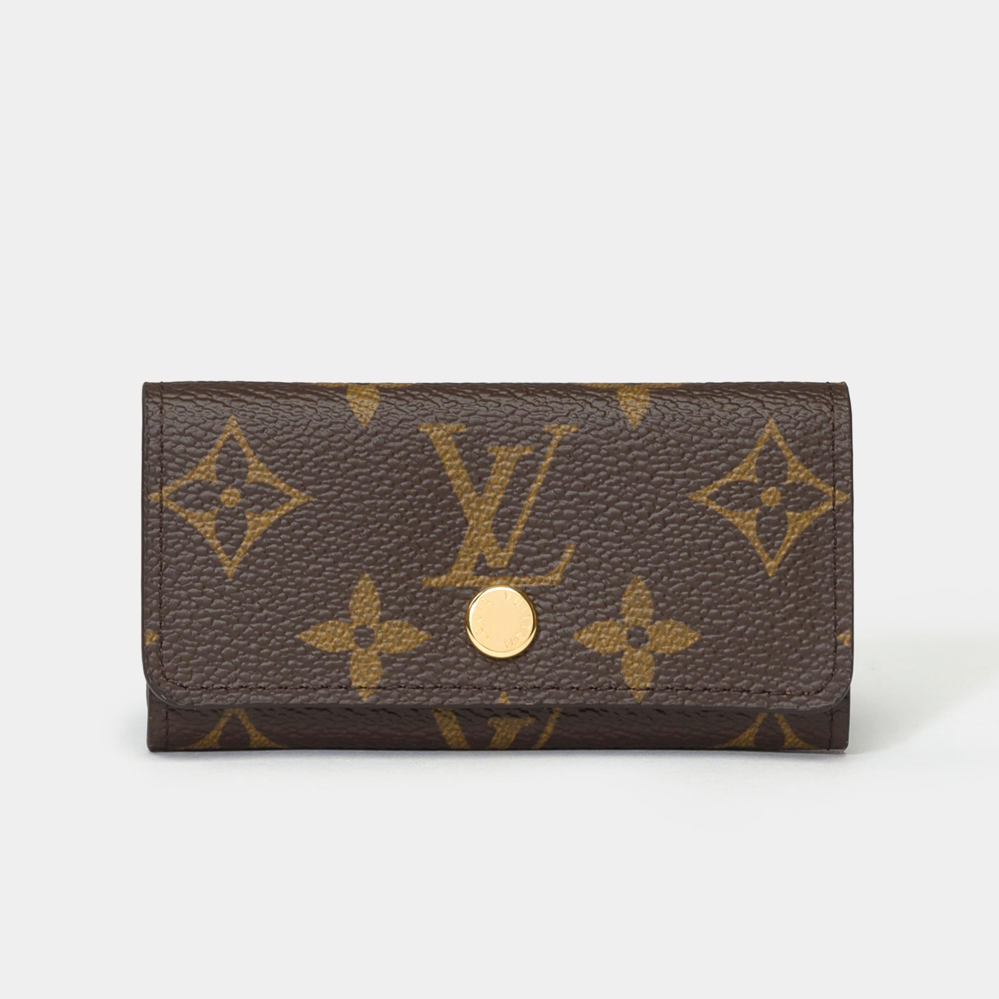 Louis​ ​Vuitton​ ​brown​ ​monogram​ ​canvas​ ​keychain
Gold​ ​metal​ ​snap​ ​closure
4​ ​key​ ​rings
Signature:​ ​