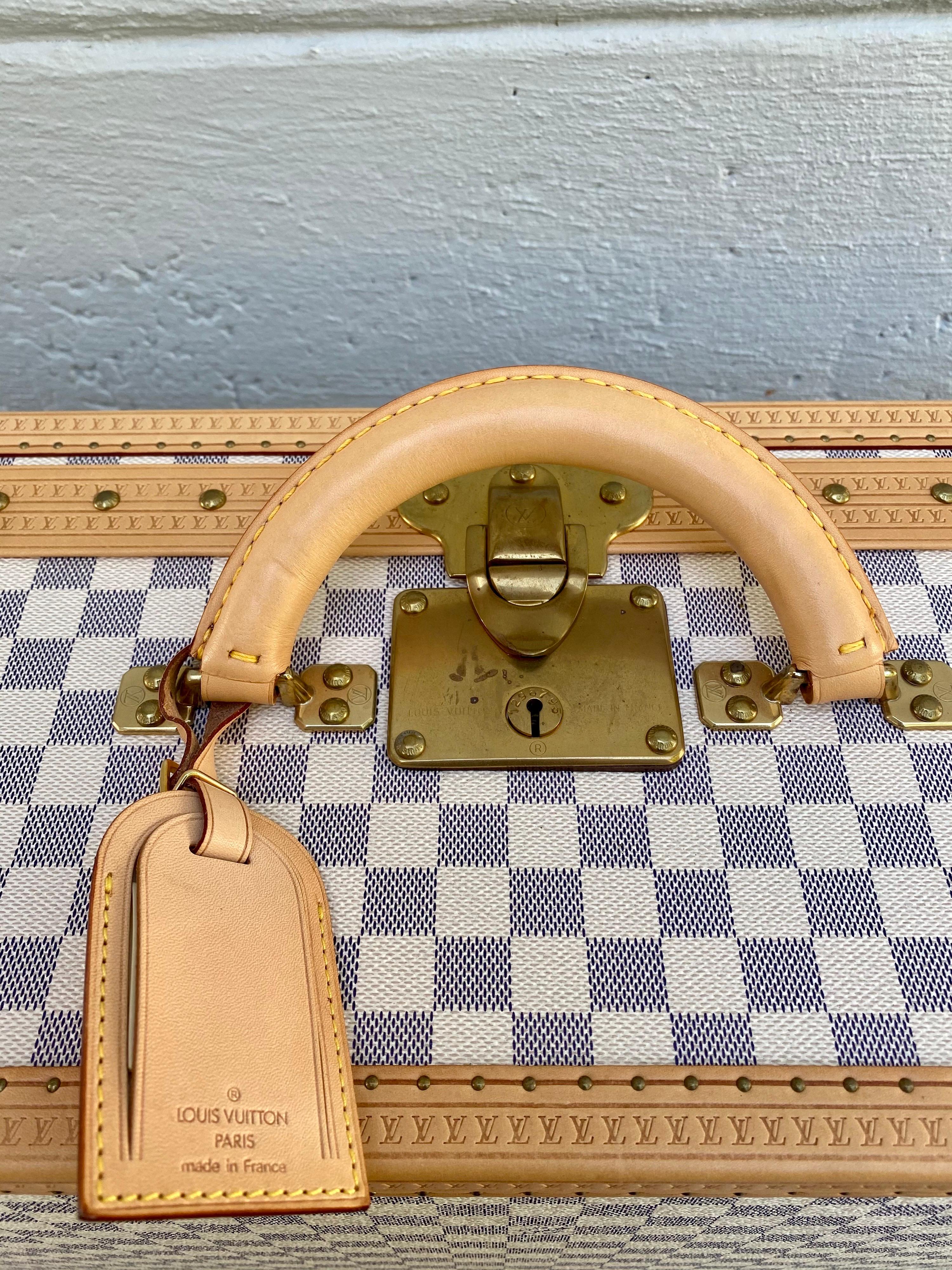 Coffre de voyage rare Alzer Damier Azur 80 cm en édition limitée Louis Vuitton en vente 7