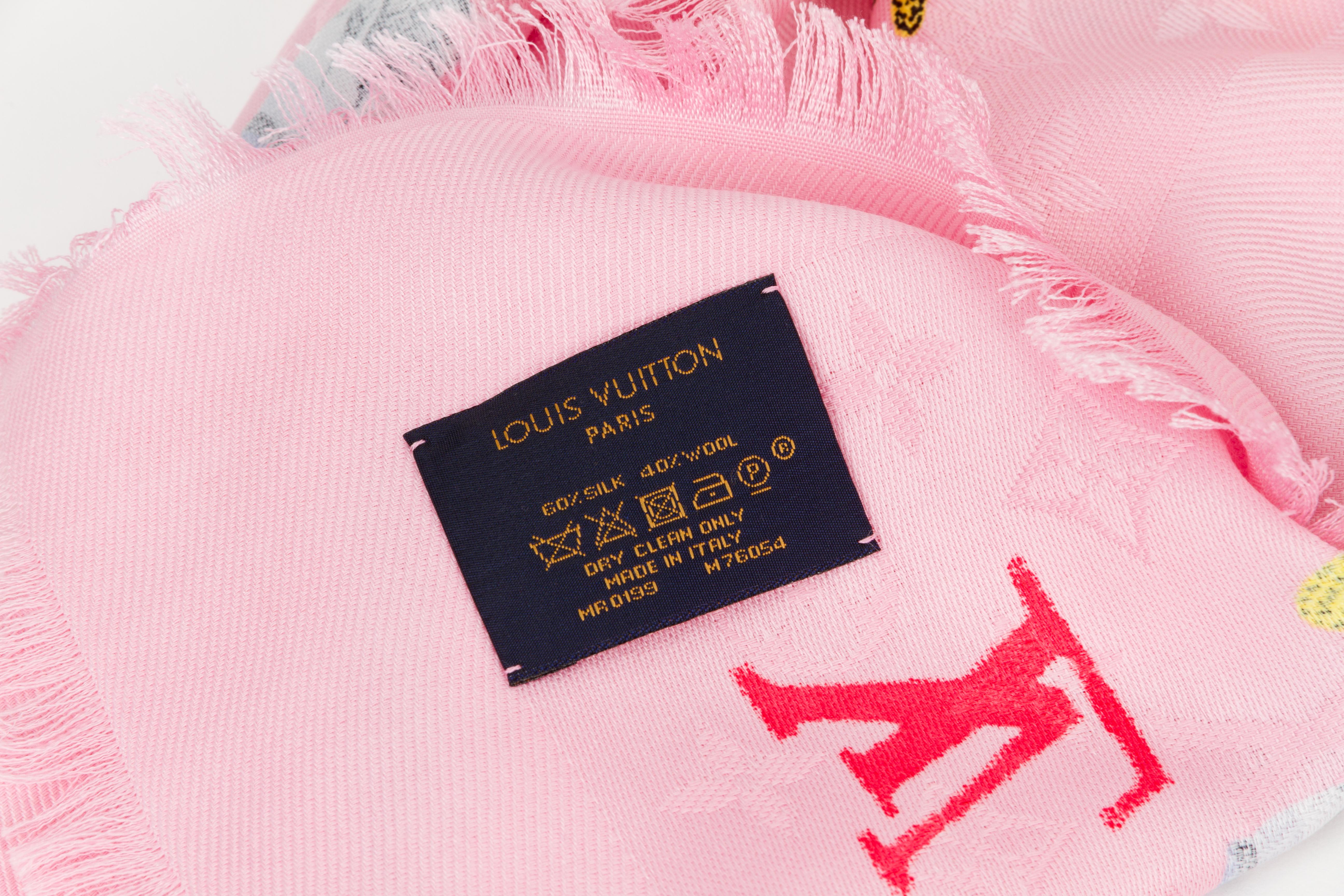 Louis Vuitton - Châle rose bullé, édition limitée, état neuf Neuf - En vente à West Hollywood, CA