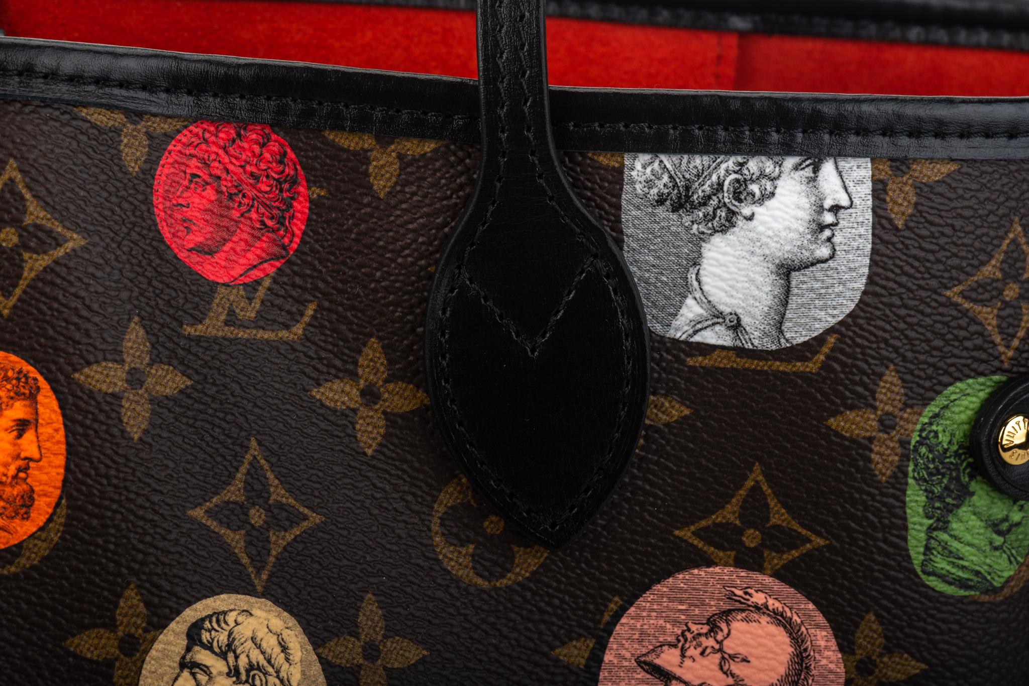 Nouvelle édition limitée de Louis Vuitton  Fornasetti Sac fourre-tout Neverfull dans sa boîte en vente 11