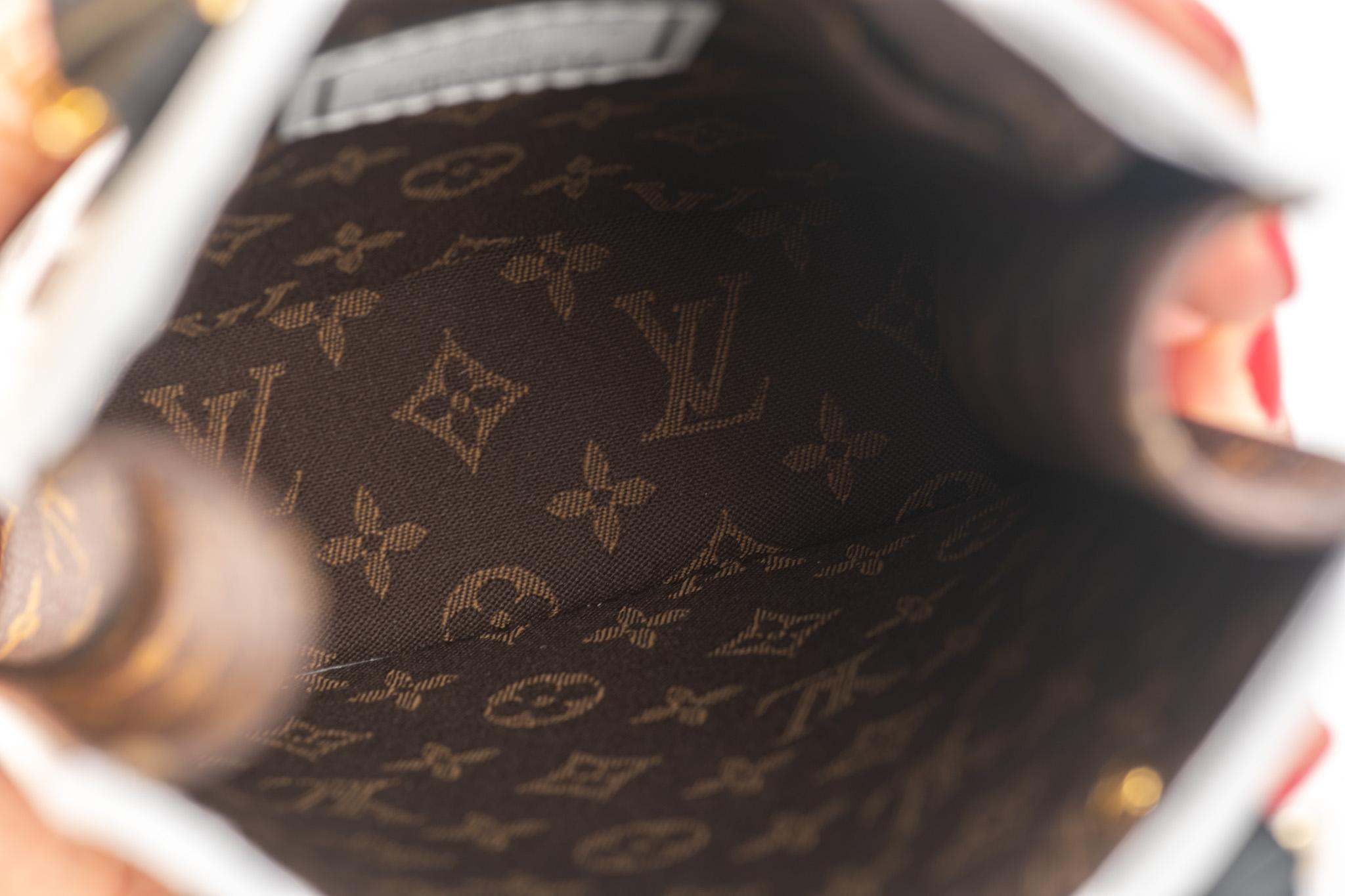 Louis Vuitton Limited Edition Fornasetti Sac Plat Tasche von Louis Vuitton im Angebot 8