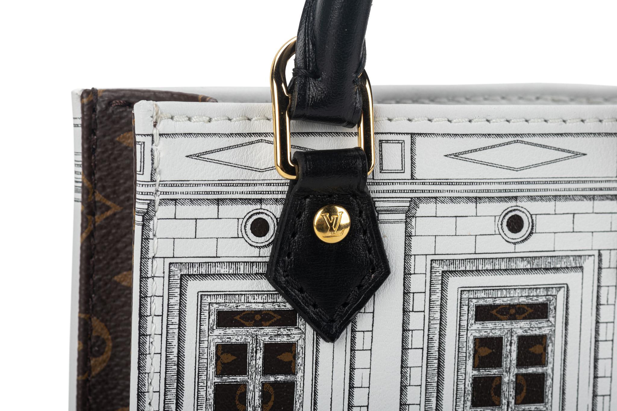 Louis Vuitton - Sac plat « Fornasetti » en édition limitée, état neuf en vente 1