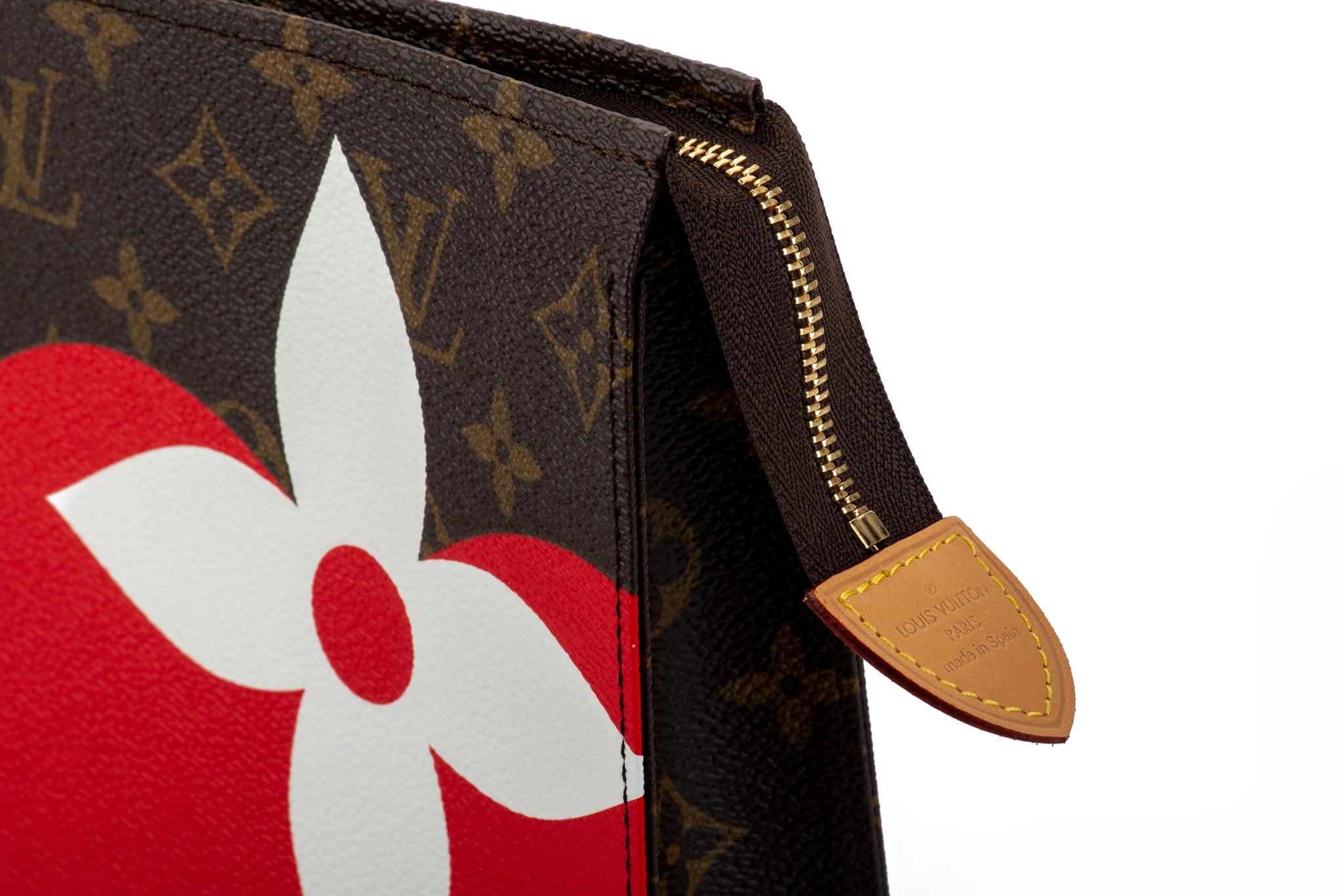 New  Louis Vuitton Limited Edition Heart Monogram Clutch Bag In New Condition For Sale In West Hollywood, CA