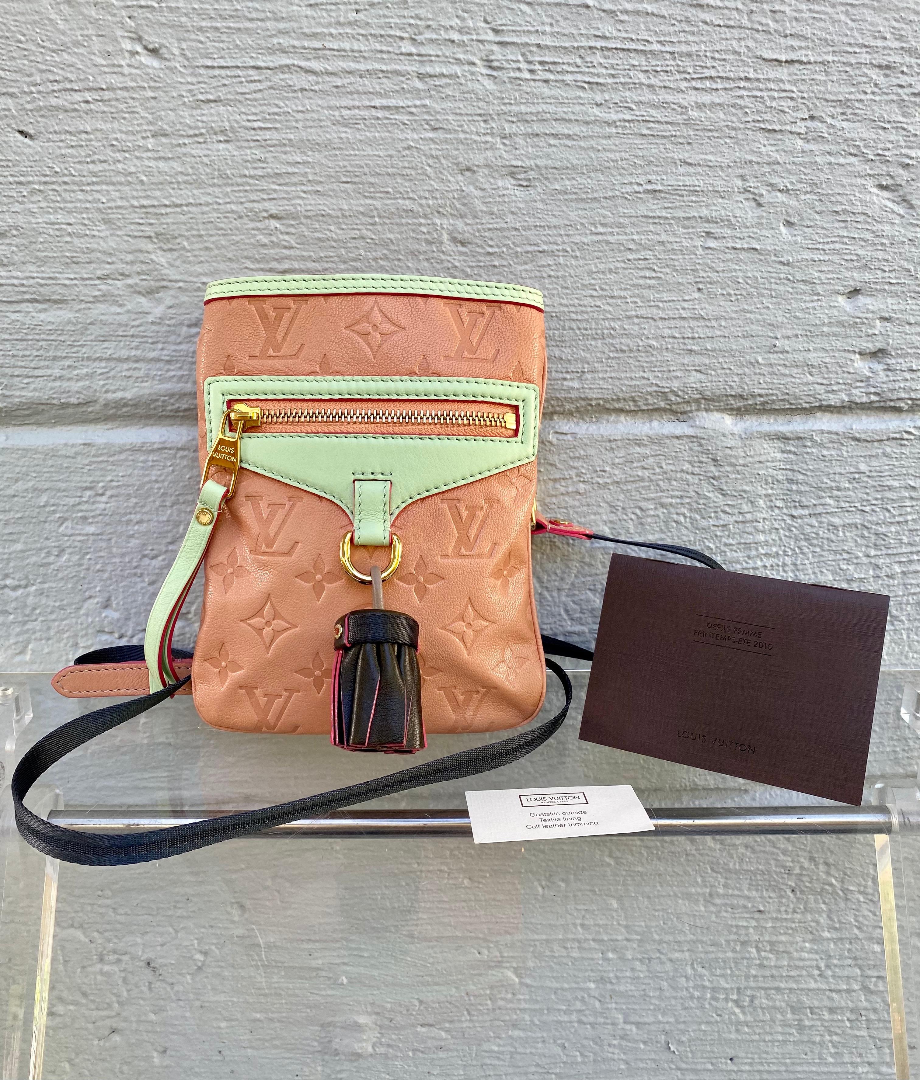 New Louis Vuitton Limited Edition Leather Underground Flat Crossbody Bag In New Condition In Fort Lauderdale, FL