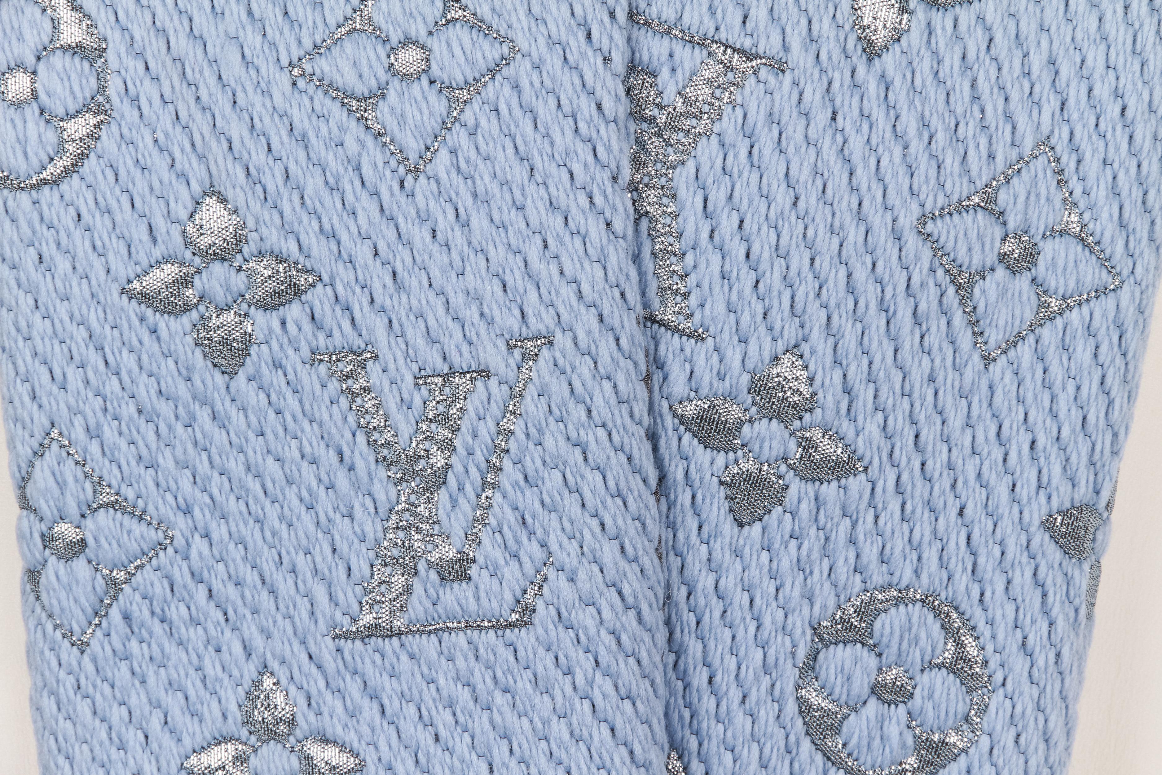 New Louis Vuitton Logo Metallic Woven Scarf 
Lurex detail. Celeste and silver color combination. Reversible.
Finished with Fringe detail. 
