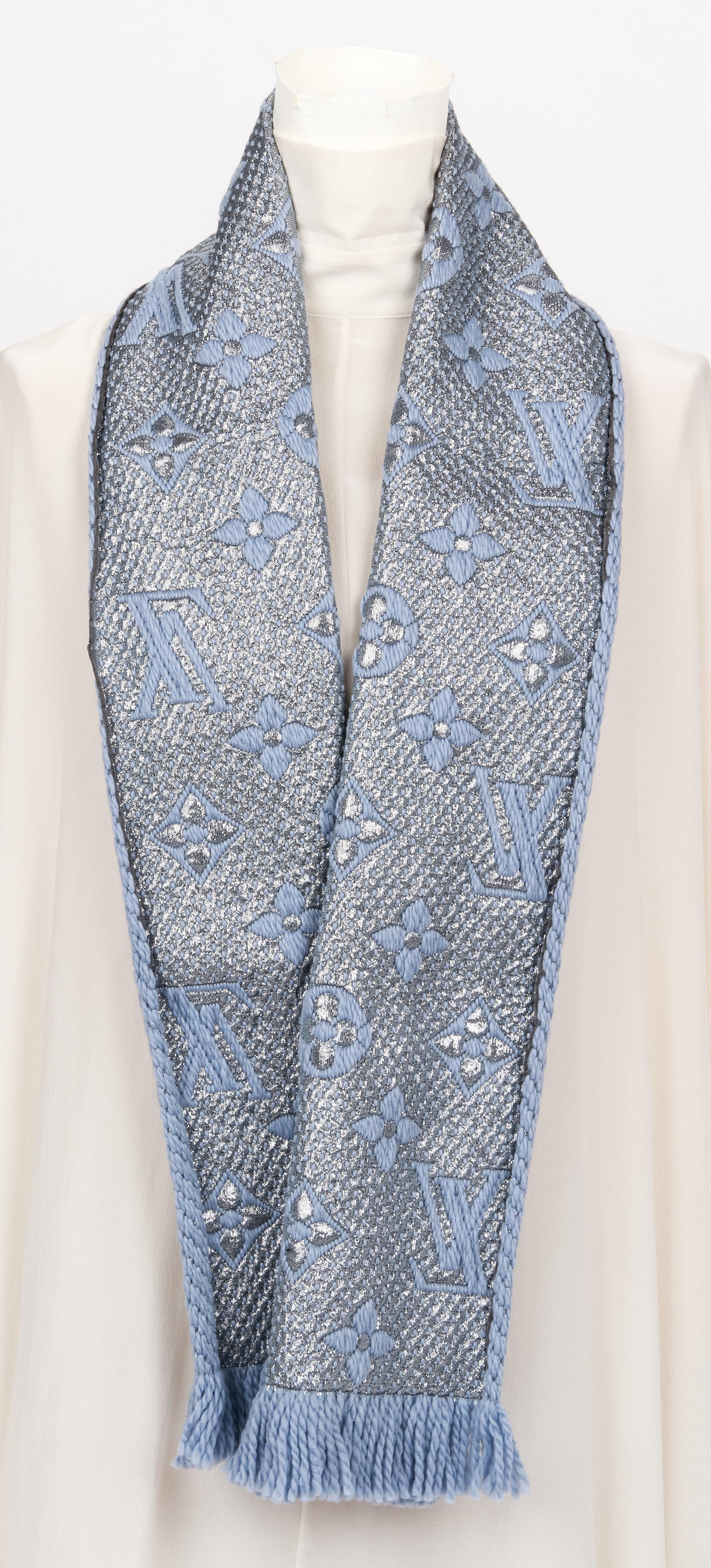 New Louis Vuitton Logo Blue Metallic Woven Scarf In New Condition For Sale In West Hollywood, CA