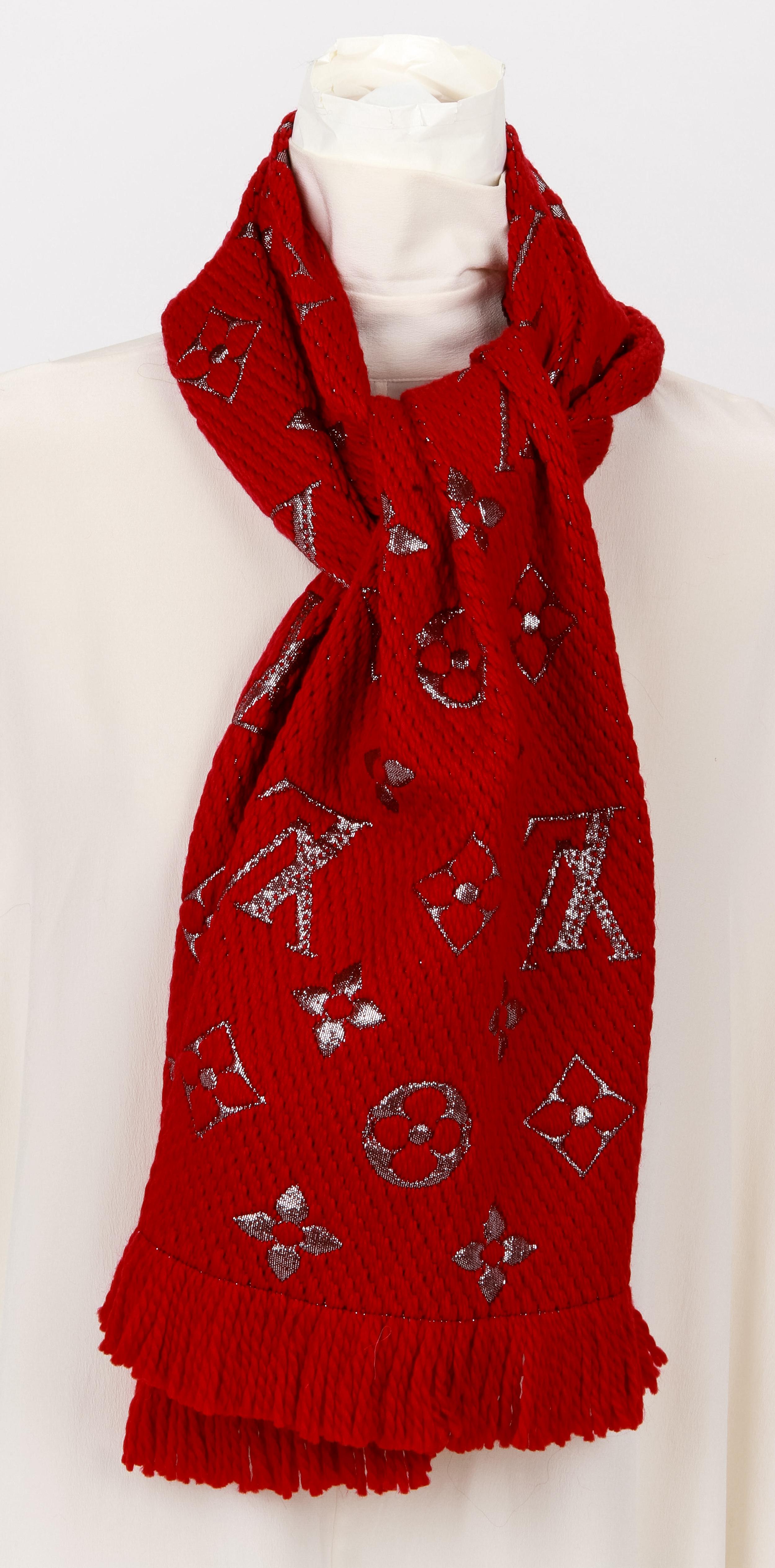 Louis Vuitton scarf <3  Fashion, Louis vuitton scarf, Vuitton outfit