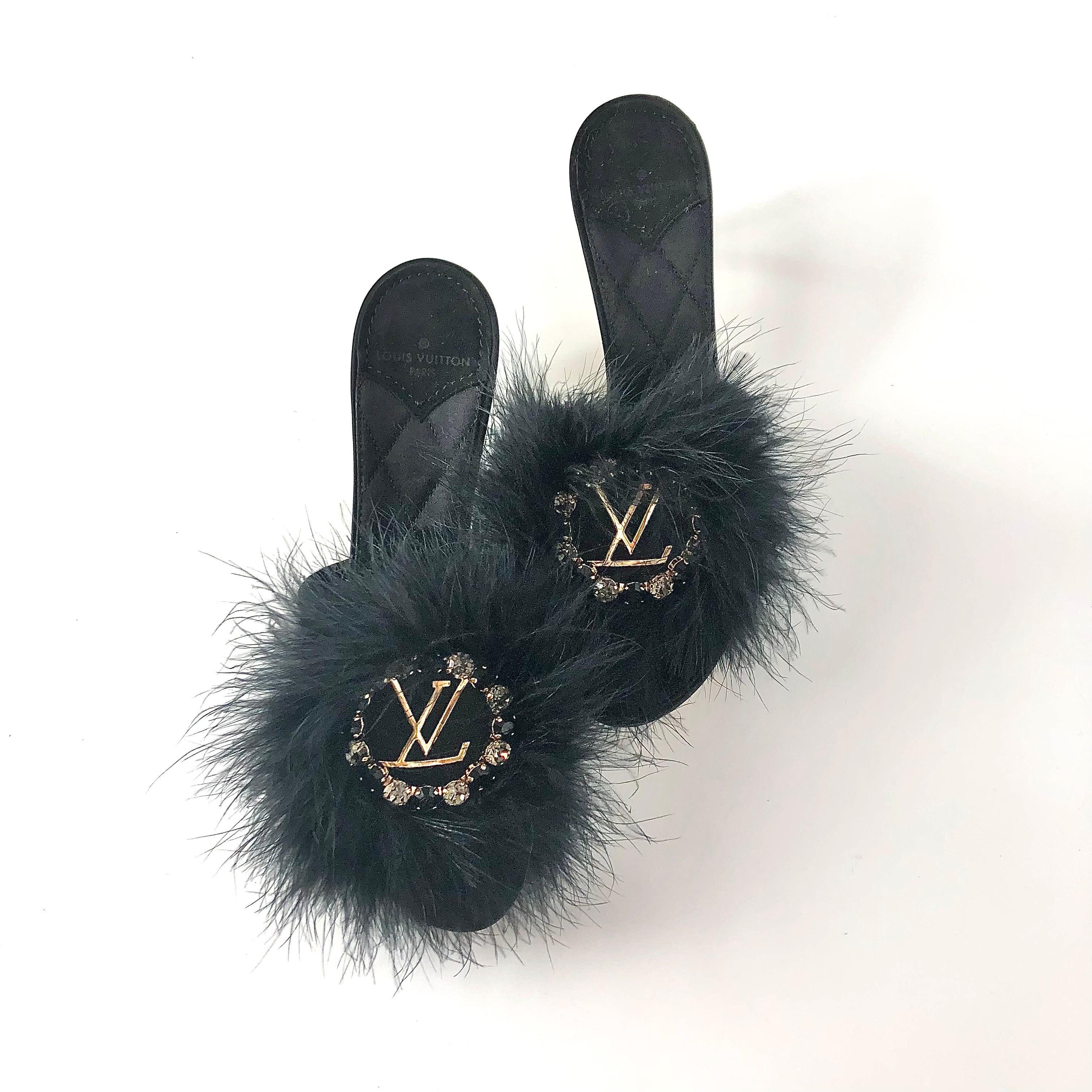 Louis Vuitton Marilyn Crystals LV Mules
MA0168
New, no original box
Color Black
Size 36EU
Satin upper
Leather sole
Marabou covered vamp
LV crystal embellishments 
Low heel height
 

luxury, lux, designer, luis vuiton, slides, slip on, authentic,