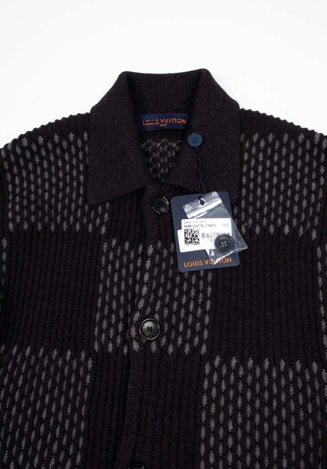 Check my other listings. Have many more designer clothes for sale. Open to any offers.
Item for sale is 100% genuine Louis Vuitton Cardigan Men Sweater, S1206, DUPE0
Color: grey
(An actual color may a bit vary due to individual computer screen
