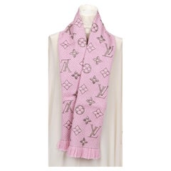 New Louis Vuitton Metallic Pink Woven Logo Scarf