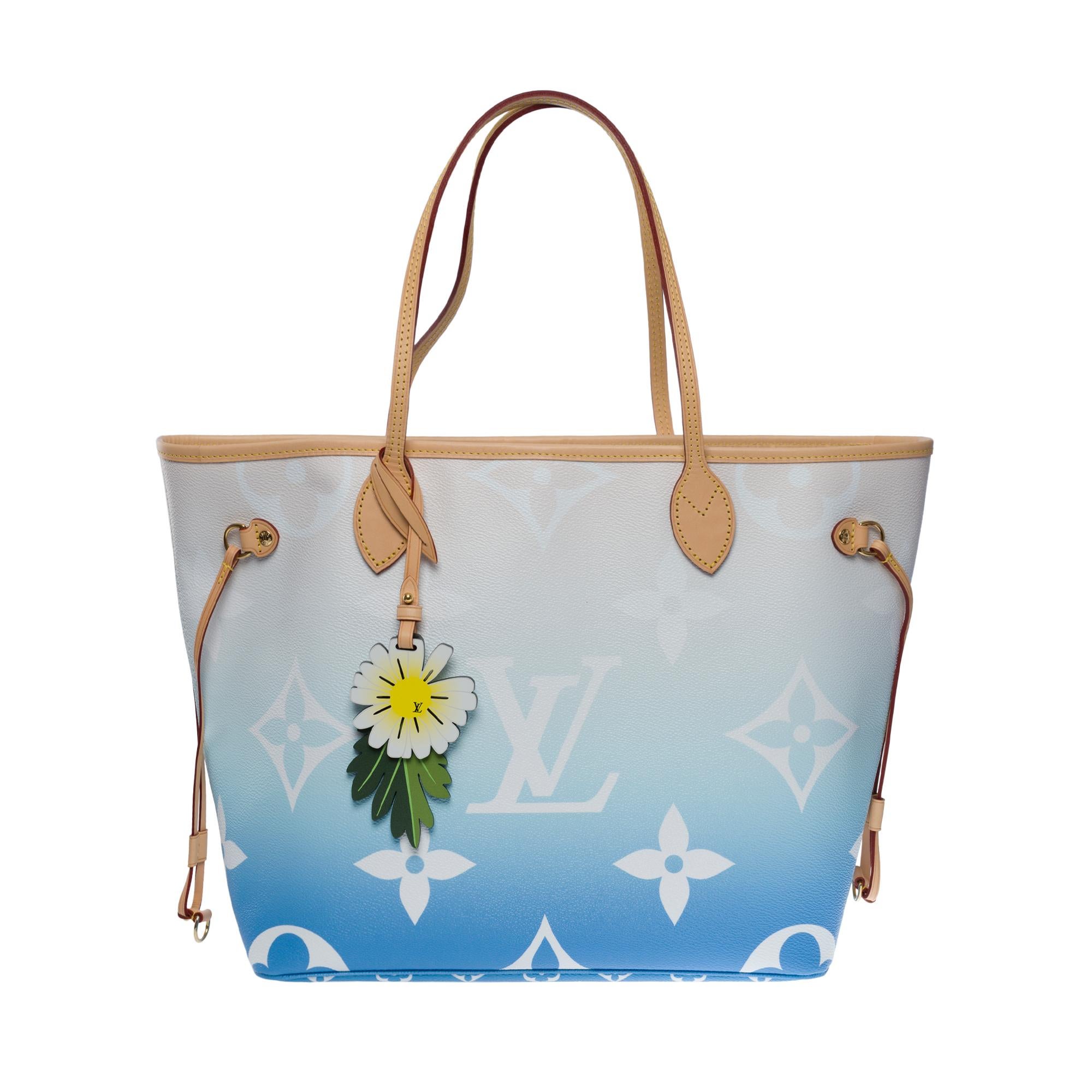 Stunning Louis Vuitton Neverfull MM By the Pool Limited Edition Tote bag in blue and white monogram canvas and natural leather, gold metal hardware, Double Handle in natural leather

Clamp closure and carabiner closure
Inner lining in striped beige