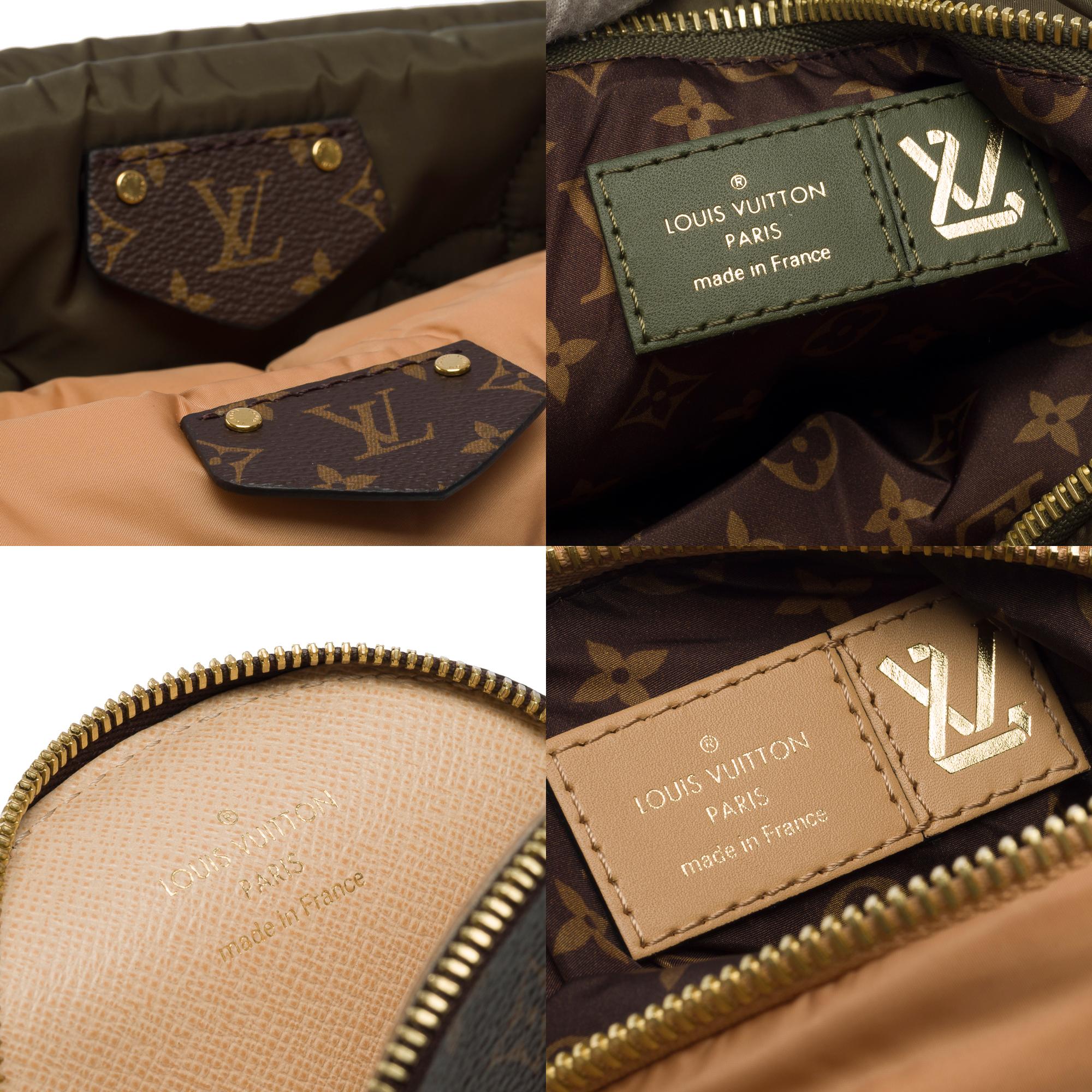 New Louis Vuitton Pillow Maxi Pochette shoulder bag in khaki/Beige nylon, GHW For Sale 3
