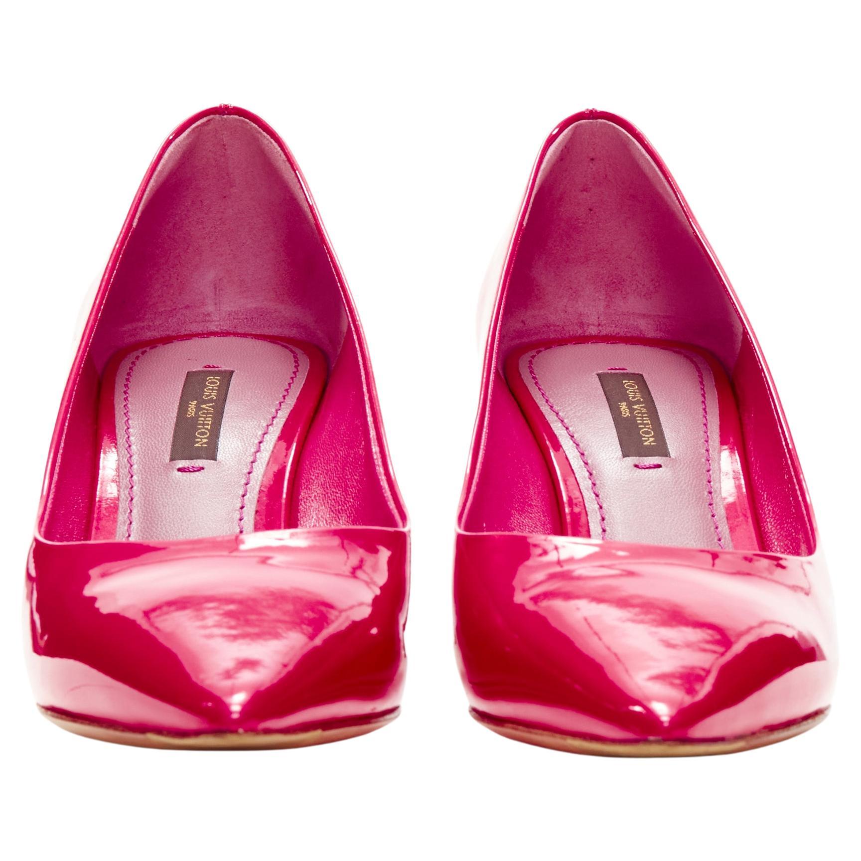 new LOUIS VUITTON pink patent gold logo plate mid point toe pump EU36.5
Brand: Louis Vuitton
Material: Patent Leather
Color: Pink
Pattern: Solid
Extra Detail: Gold-tone metal plate at heel.
Made in: Italy

CONDITION:
Condition: New without tags.